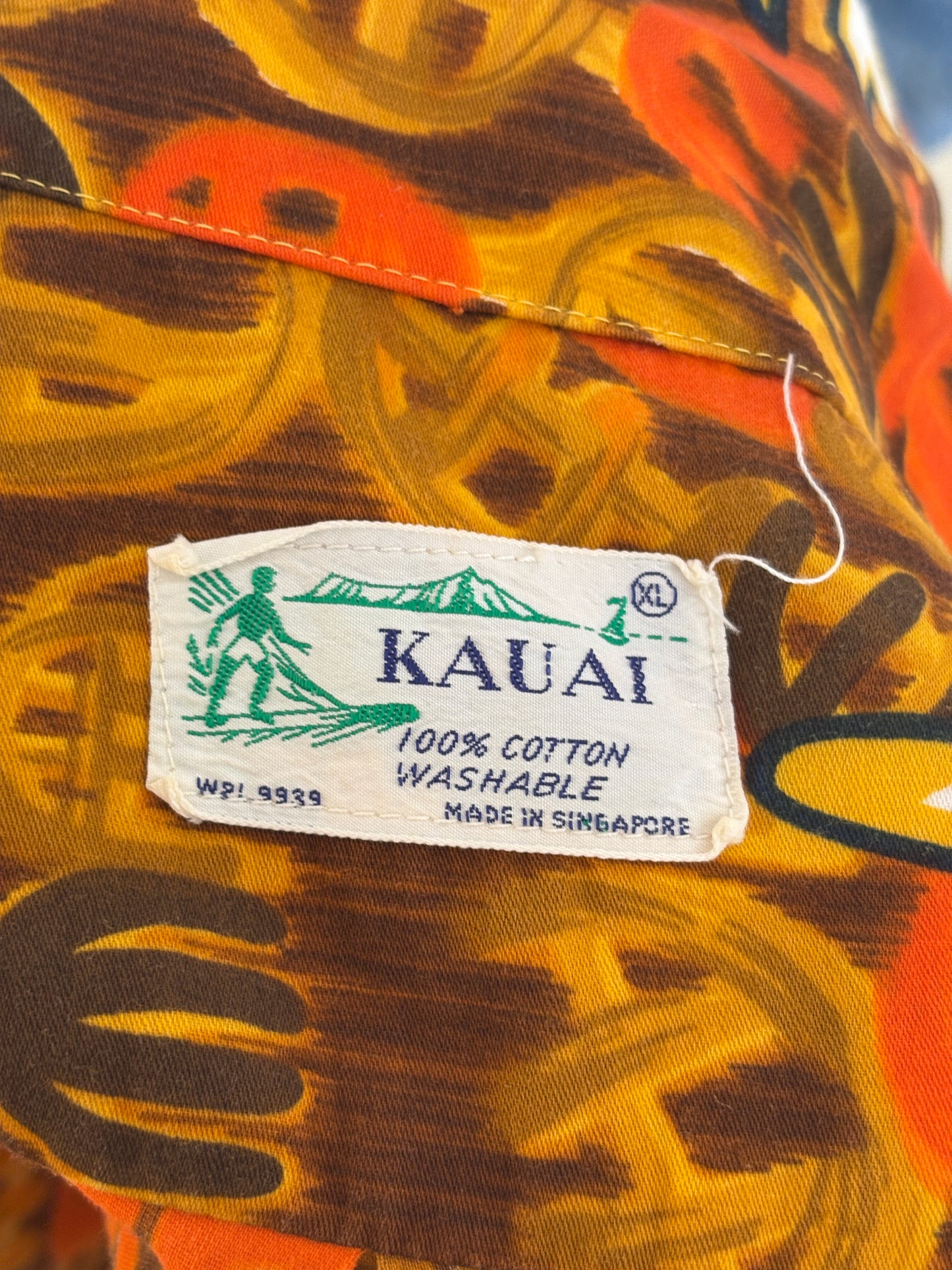 XLarge . Vintage 70s Hawaiian cotton shirt Made by Kauai