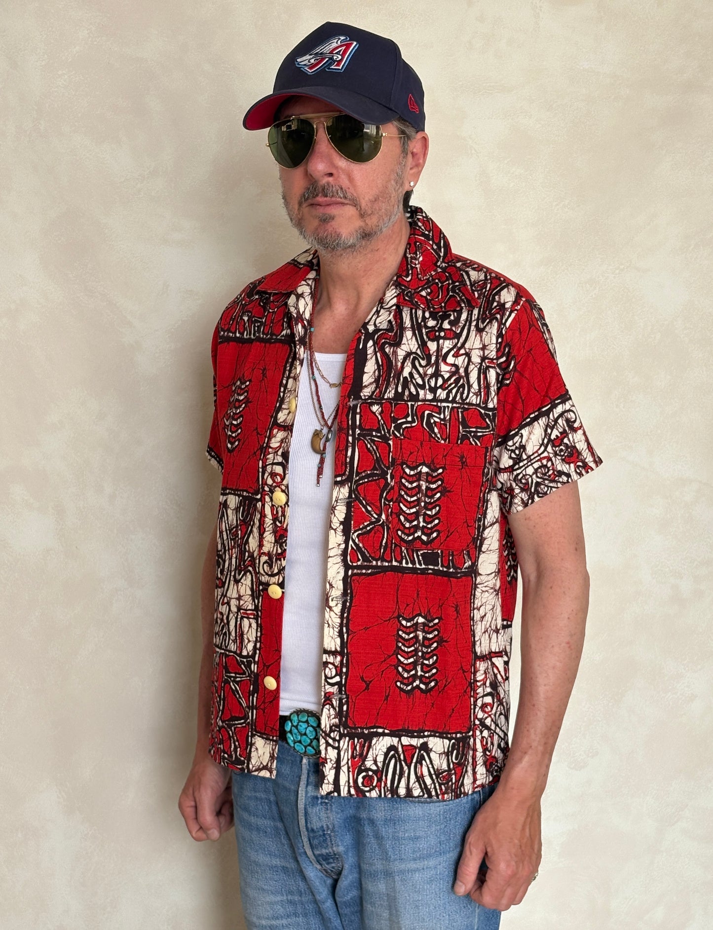 Vintage 70s Hawaiian cotton shirt made by Island Creations. Size Medium