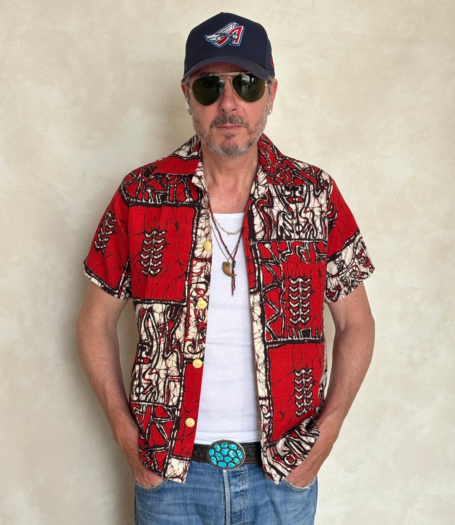 Vintage 70s Hawaiian cotton shirt made by Island Creations. Size Medium