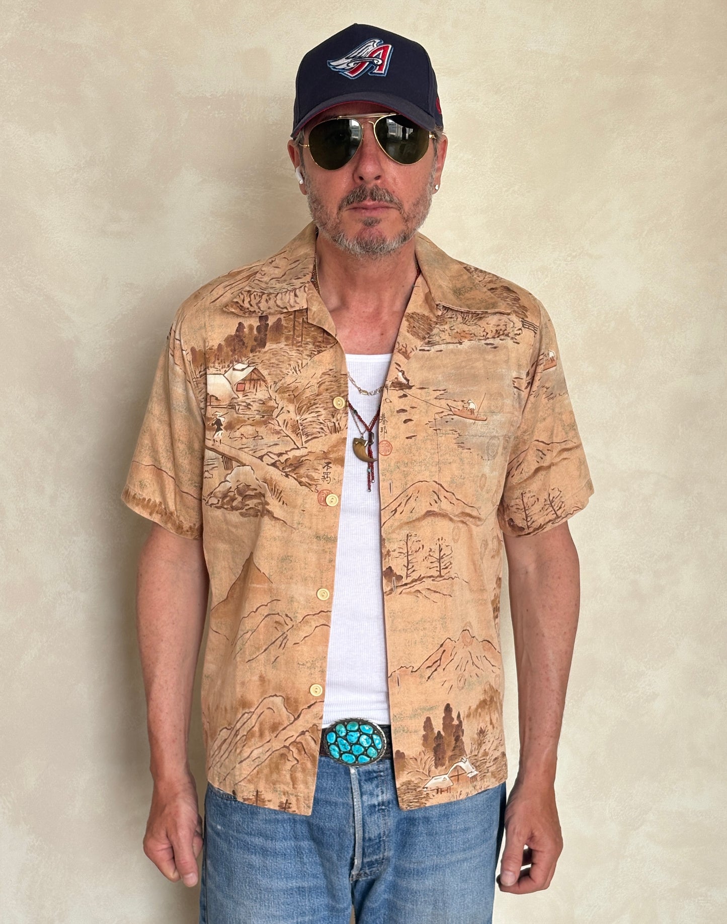 Small. Vintage 70s Hawaiian satin cotton shirt
