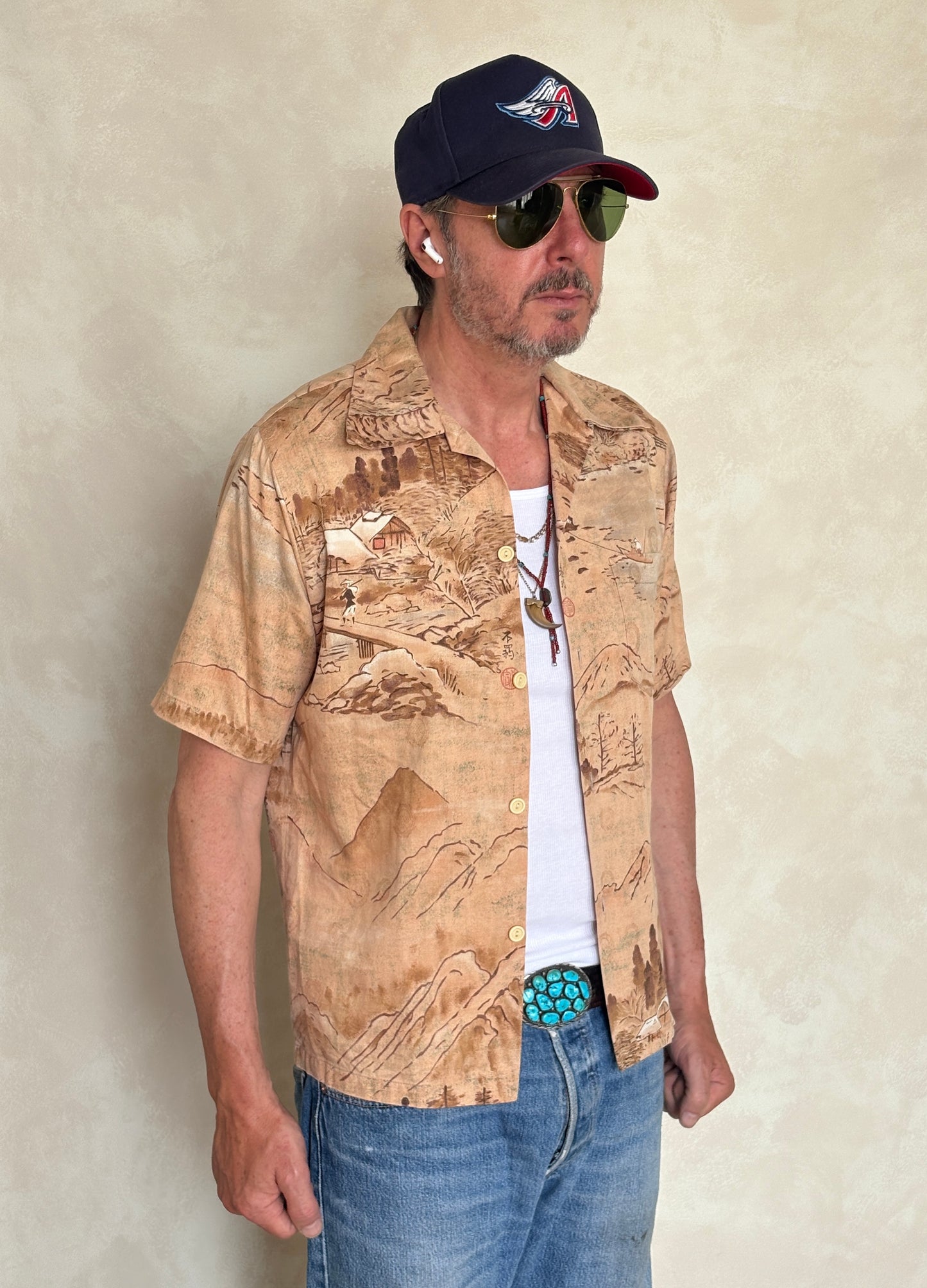 Small. Vintage 70s Hawaiian satin cotton shirt