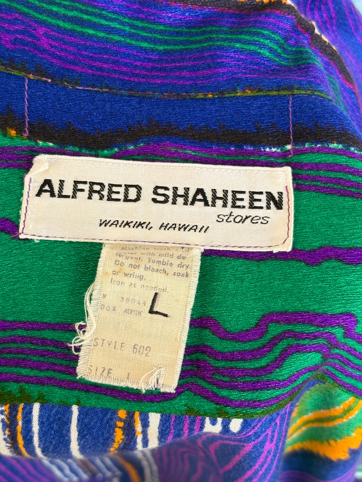 Size M. Vintage 70s Hawaiian cotton shirt made In Hawaii Alfred Shaheen