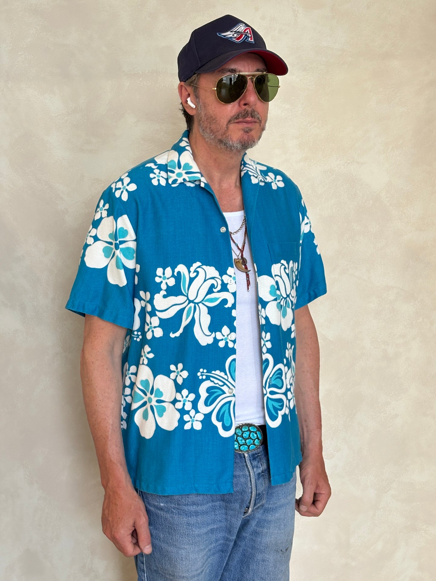 Size M. Vintage 780s Hawaiian cotton shirt made In Hawaii