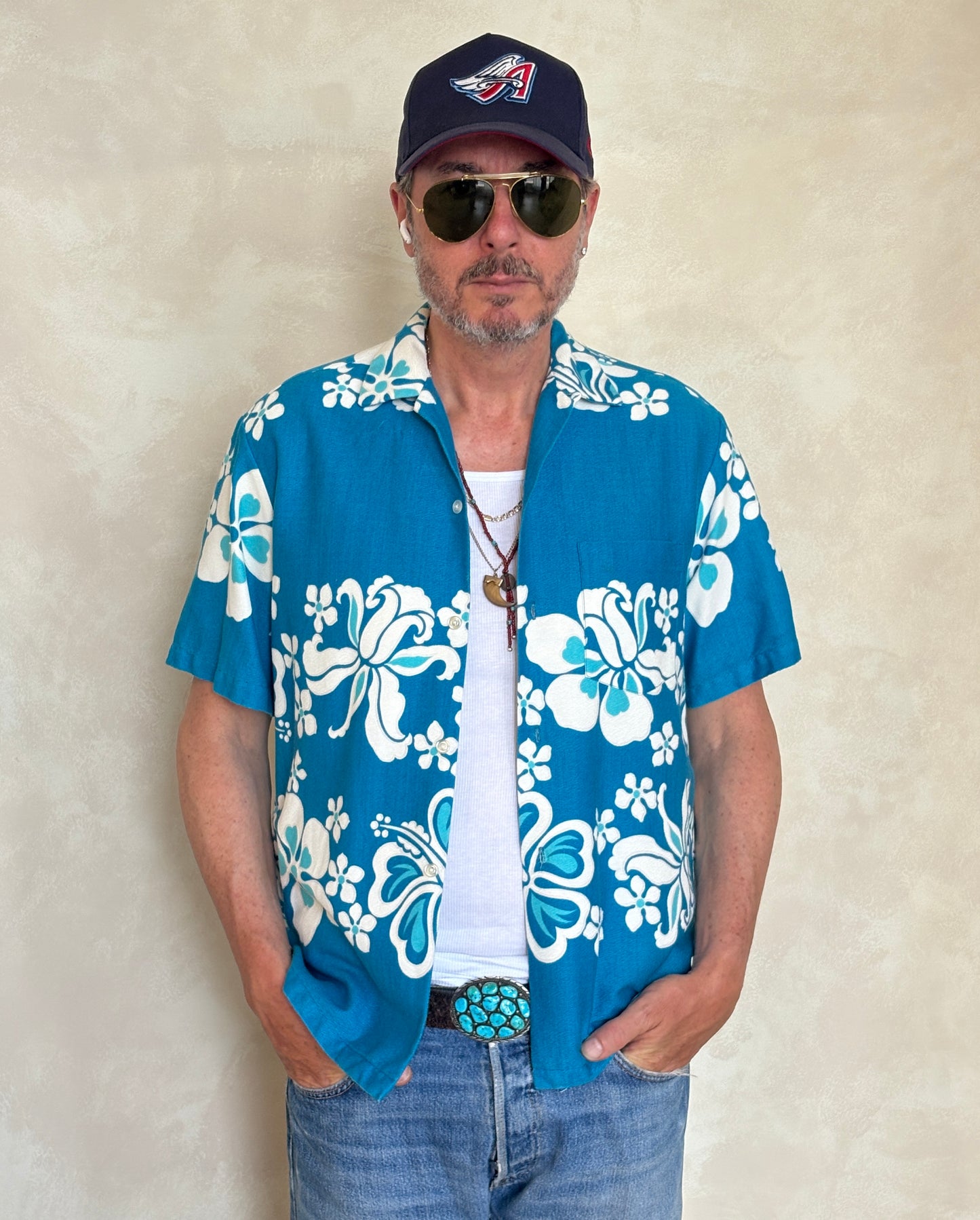 Size M. Vintage 780s Hawaiian cotton shirt made In Hawaii