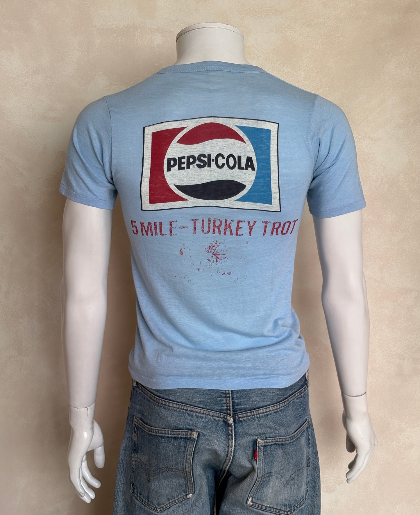 Small. 80s distressed vintage Pepsi-Cola t shirt