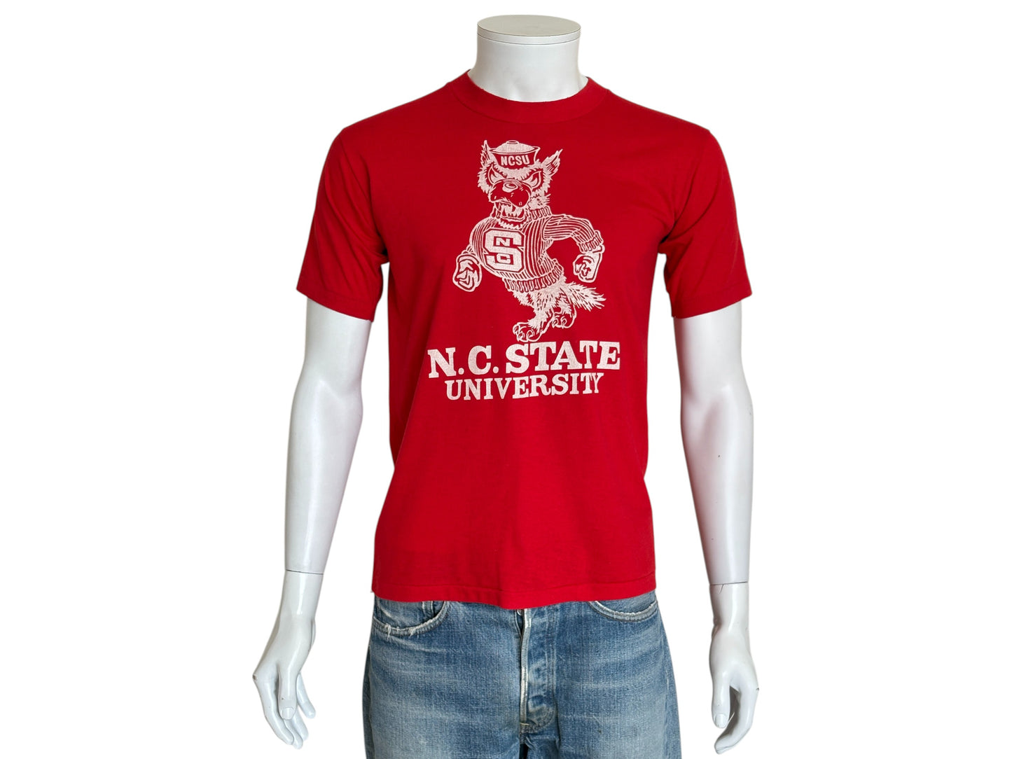 Vintage 80s NC State University T-Shirt Red Wolfpack Mascot Graphic Tee NCSU College Sports. Med