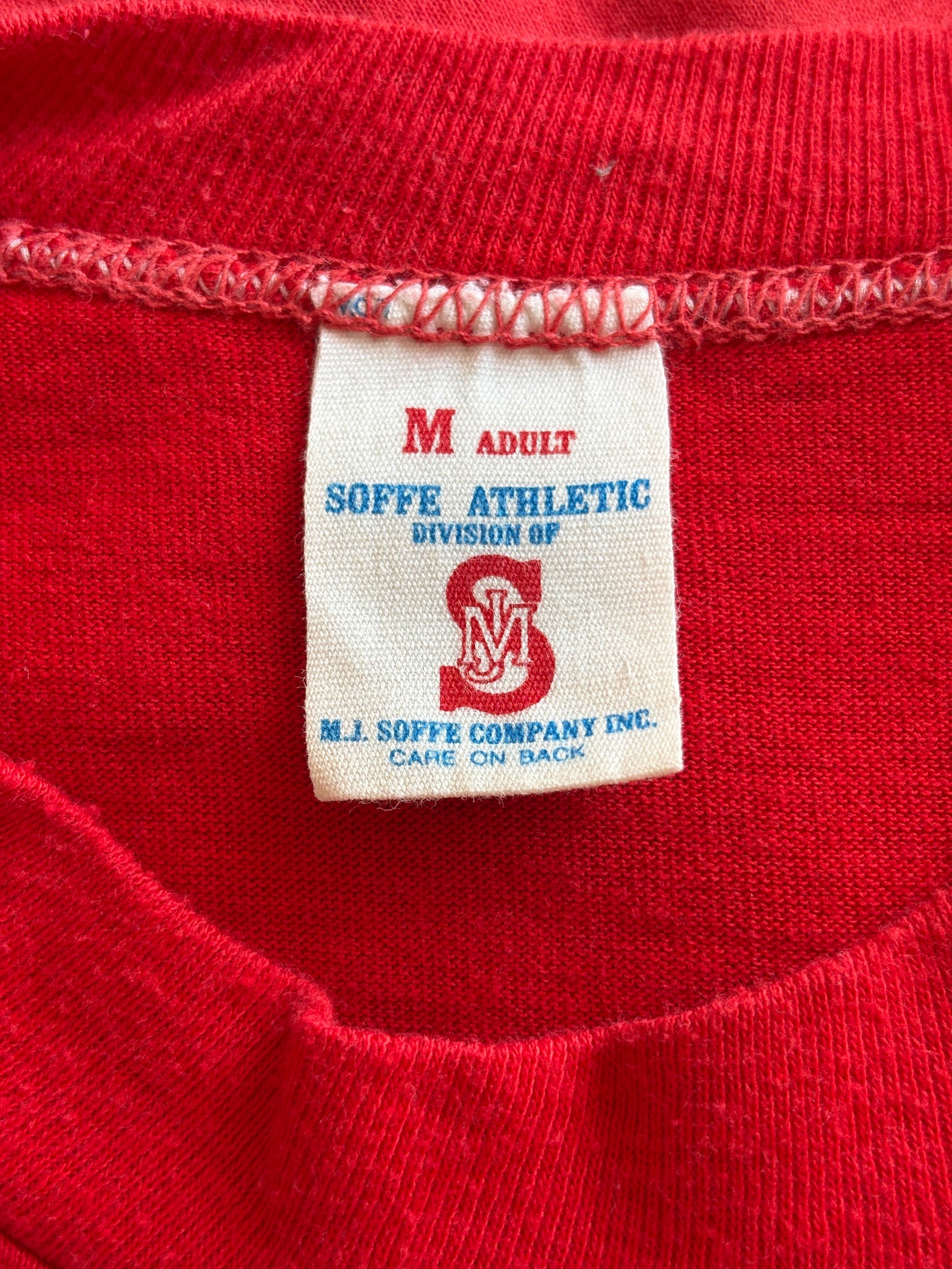 Vintage 80s NC State University T-Shirt Red Wolfpack Mascot Graphic Tee NCSU College Sports. Med