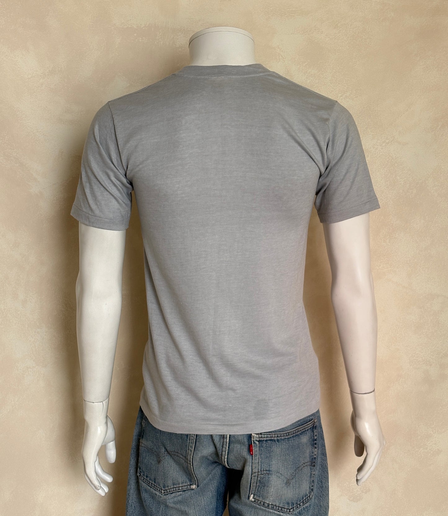 Vintage Ohio State University tee – bold Buckeyes pride with classic athletic stripes. Med