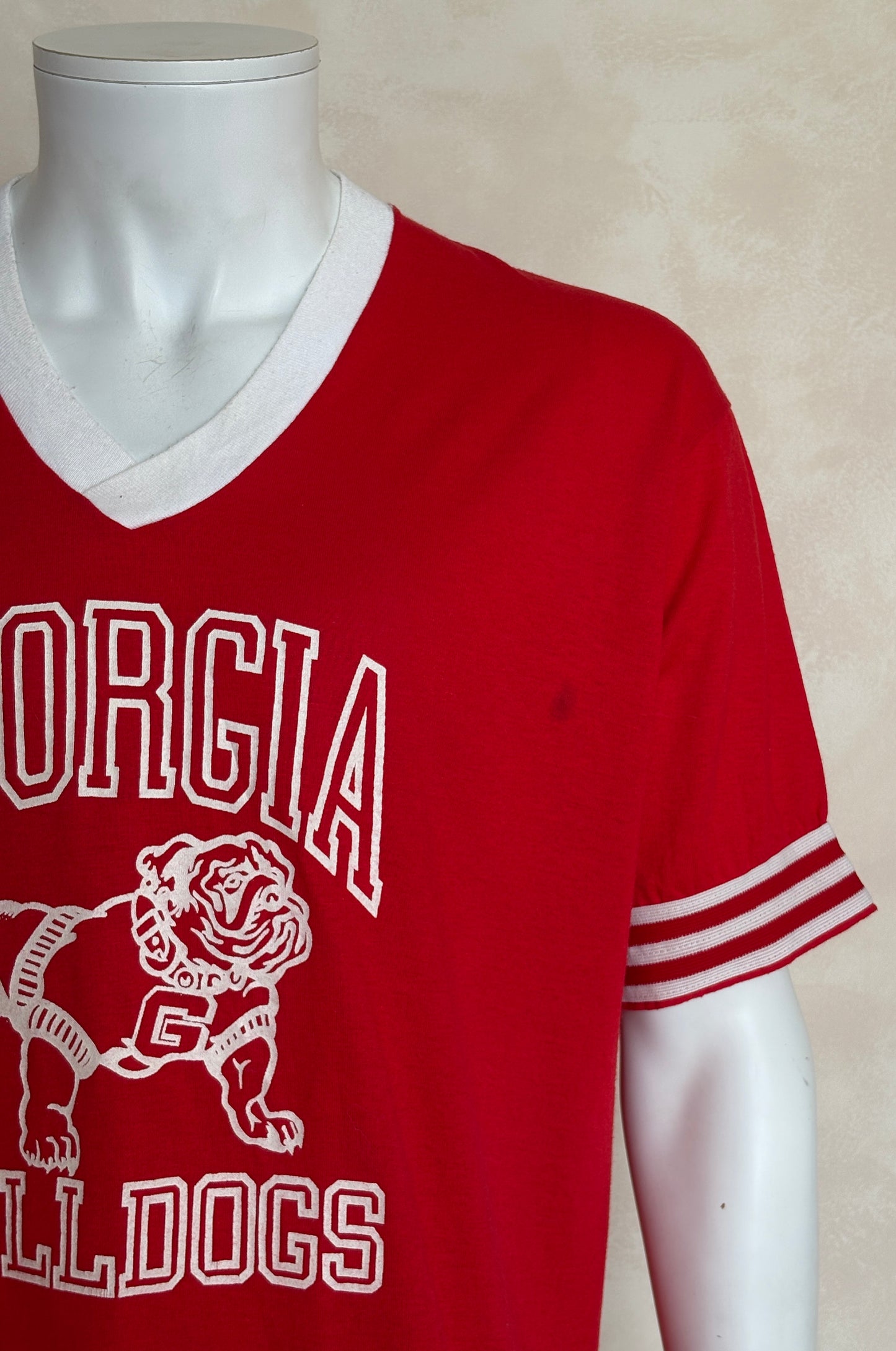 Vintage 90s Georgia Bulldogs jersey tee – bold collegiate style with classic mascot print. XL
