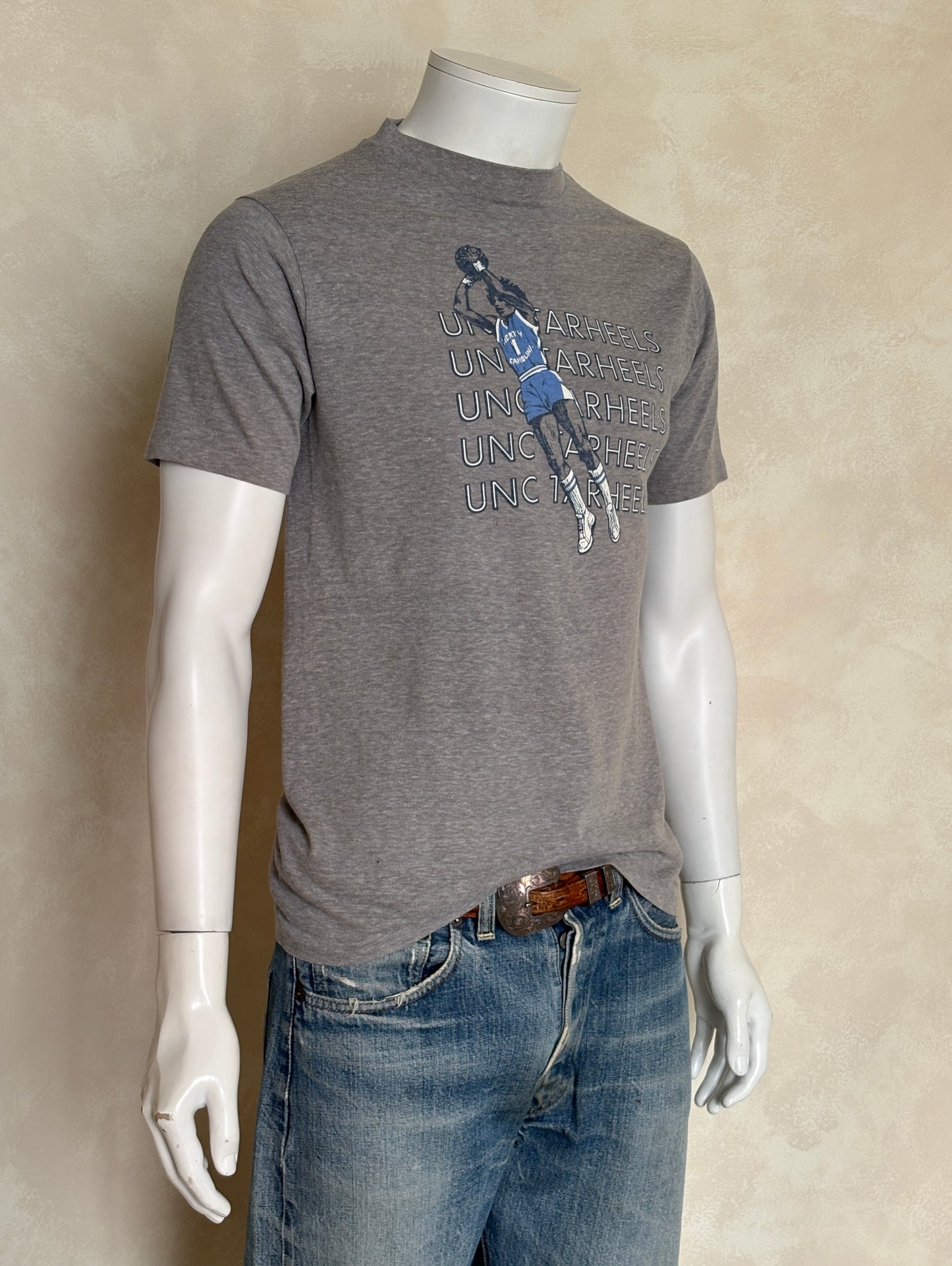 Vintage 80s UNC TarHeels basketball t-shirt – retro graphic print . Made in USA- Large