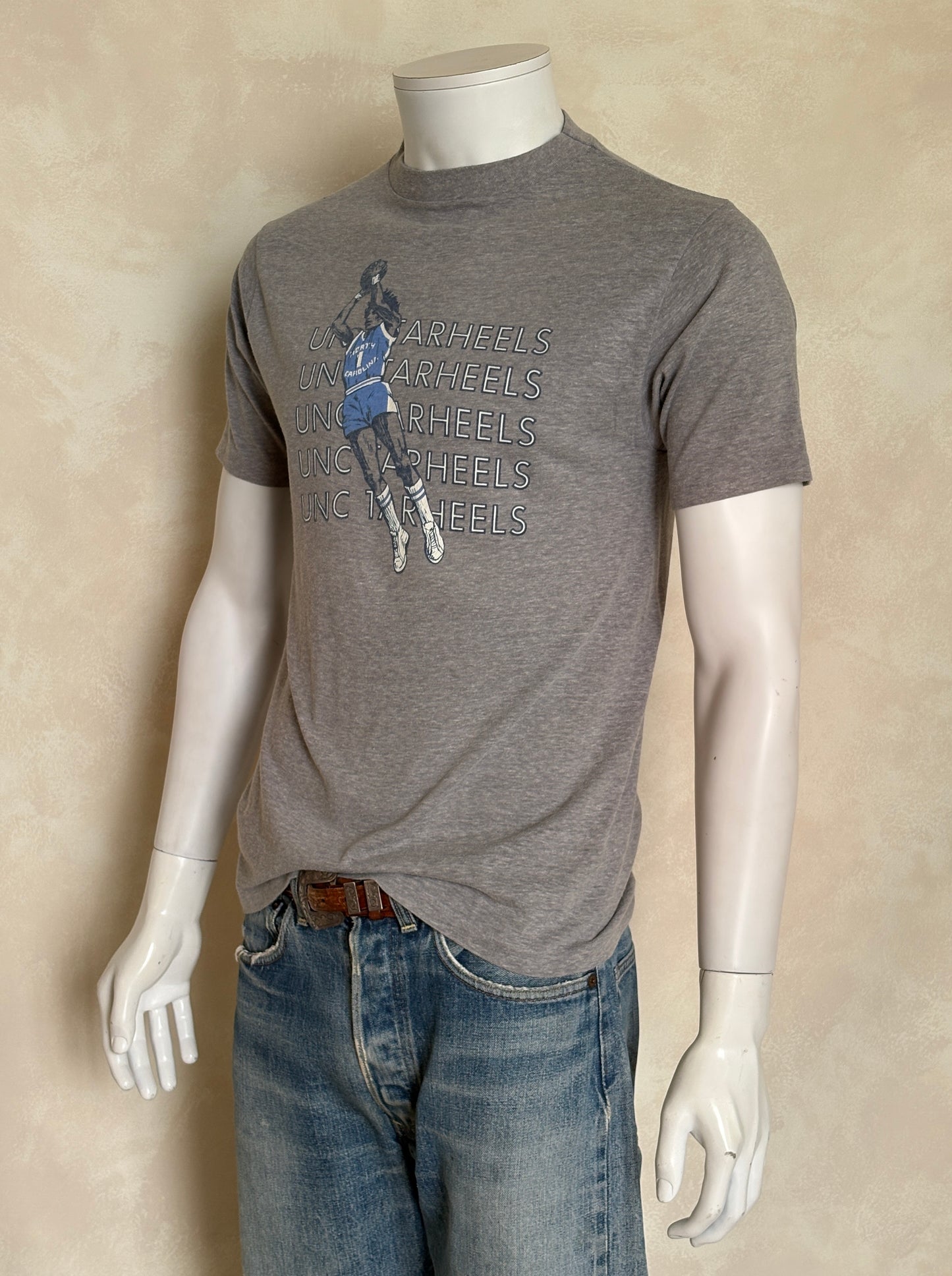 Vintage 80s UNC TarHeels basketball t-shirt – retro graphic print . Made in USA- Large
