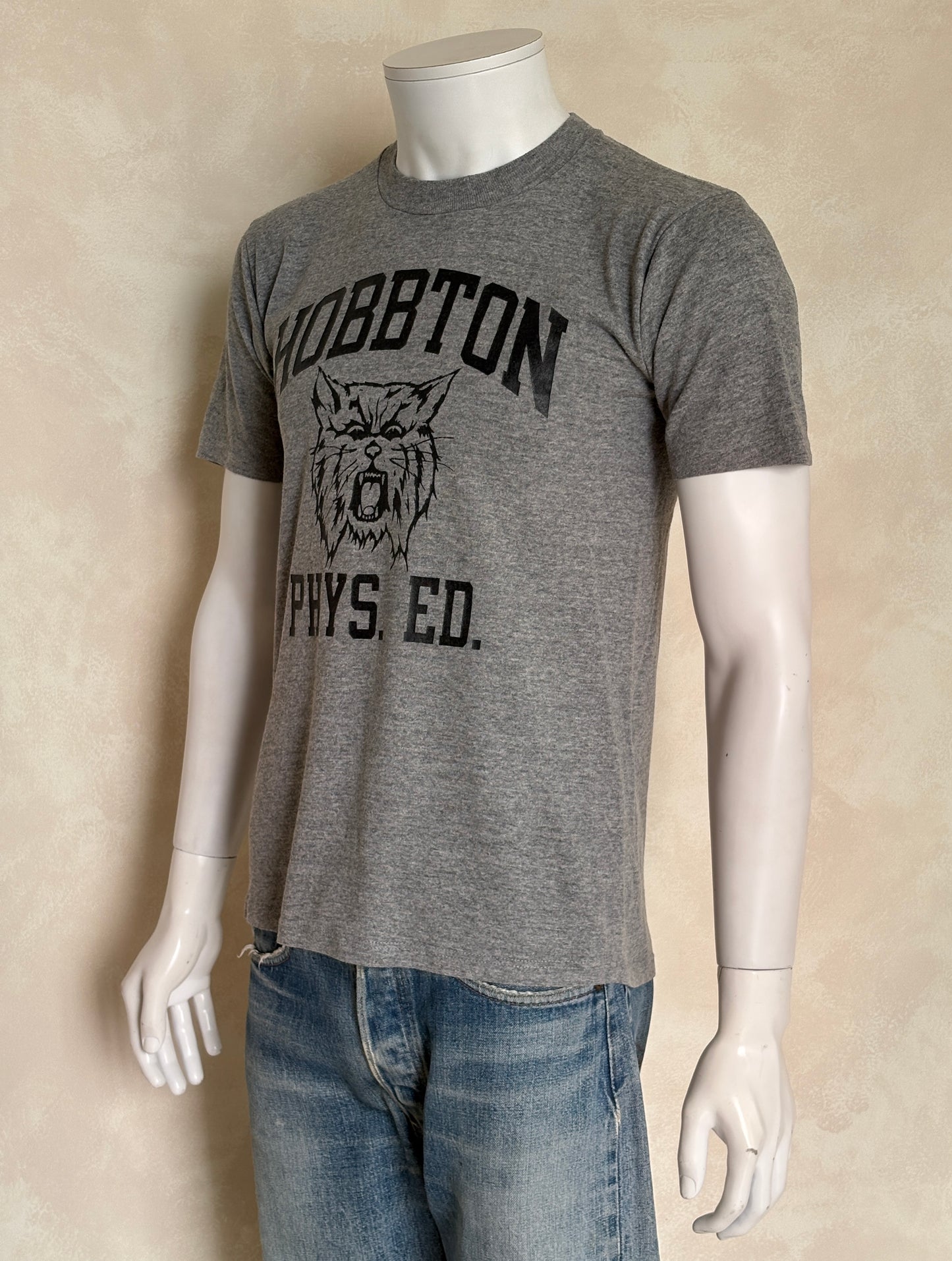 Vintage Hobbtown Phys. Ed. T-Shirt – Classic heather gray gym tee with wildcat mascot graphic. Med