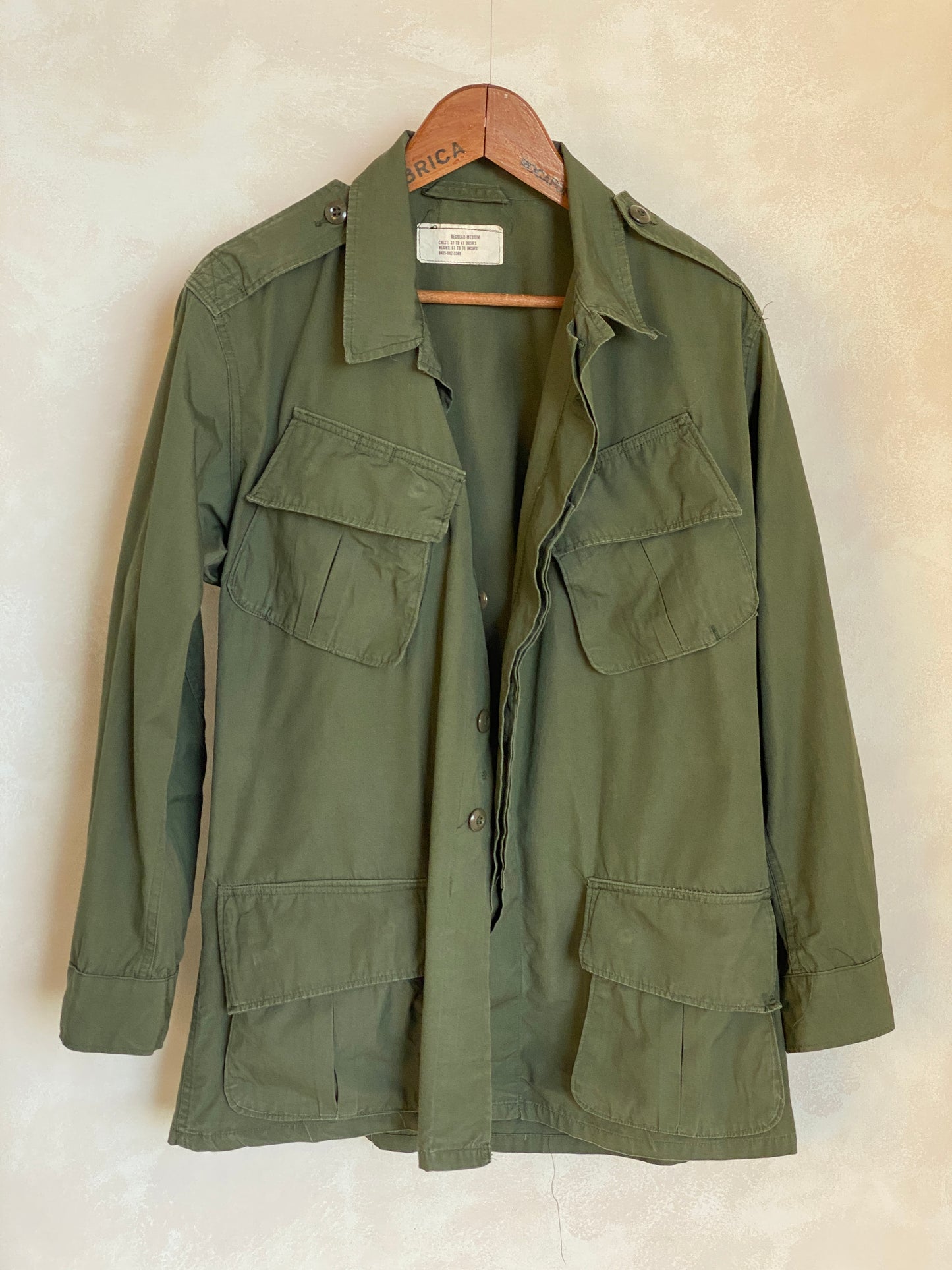 Med reg. Authentic 1966 2nd Pattern US Army Vintage tropical Vietnam  jungle jacket.