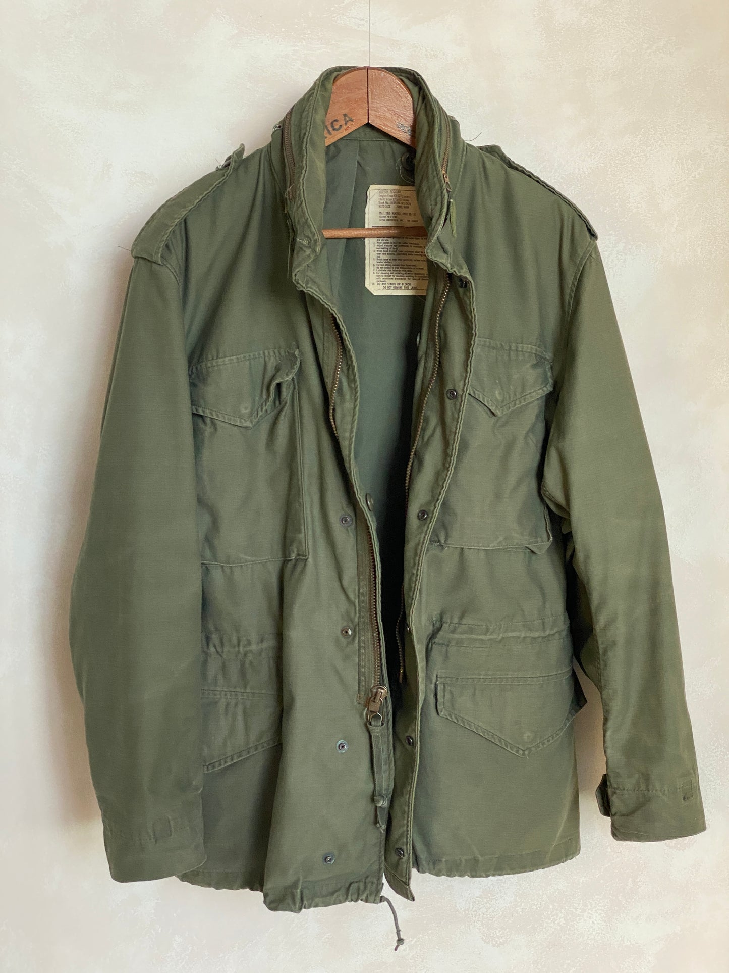 Med Reg. Authentic 1978 Alpha Industries US Army  Vintage M-65 field jacket