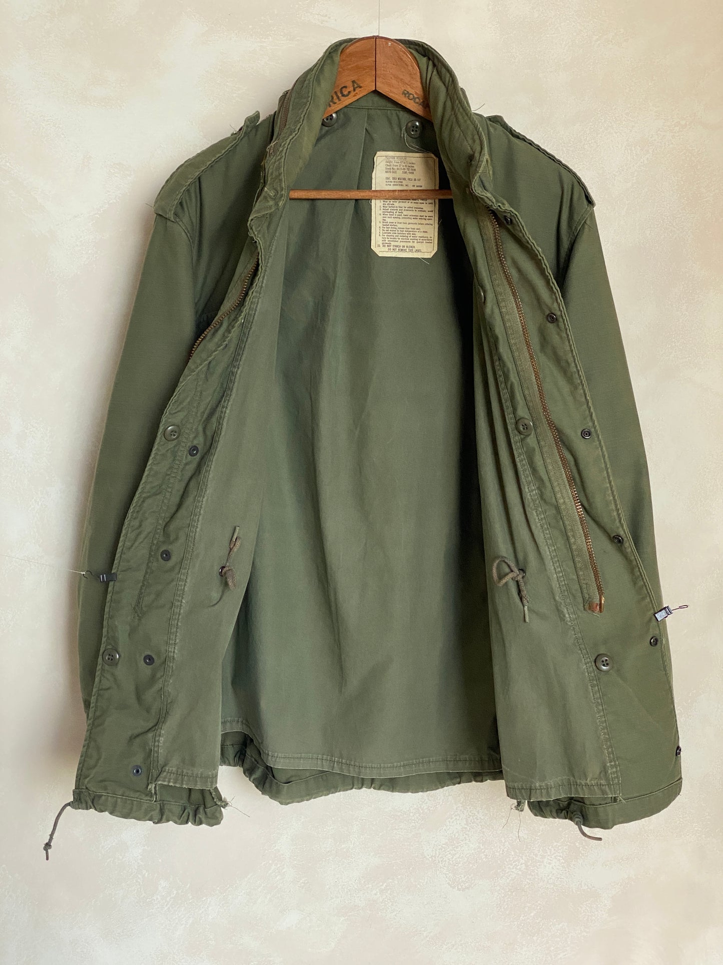 Med Reg. Authentic 1978 Alpha Industries US Army  Vintage M-65 field jacket