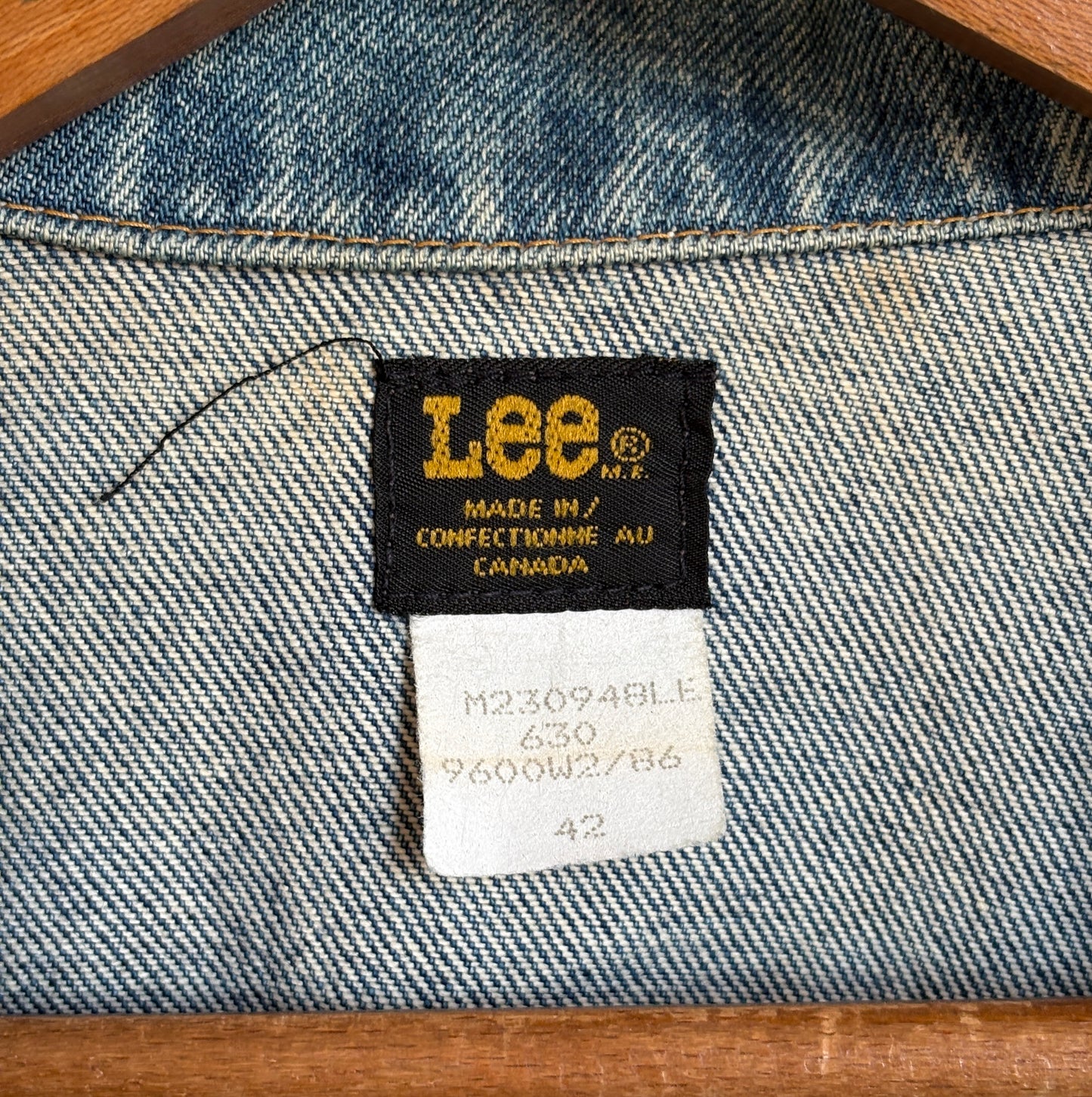 Size 40L US / 50L EU. Vintage 80s Lee Denim Jacket – 2 Chest Pockets – Made in Canada