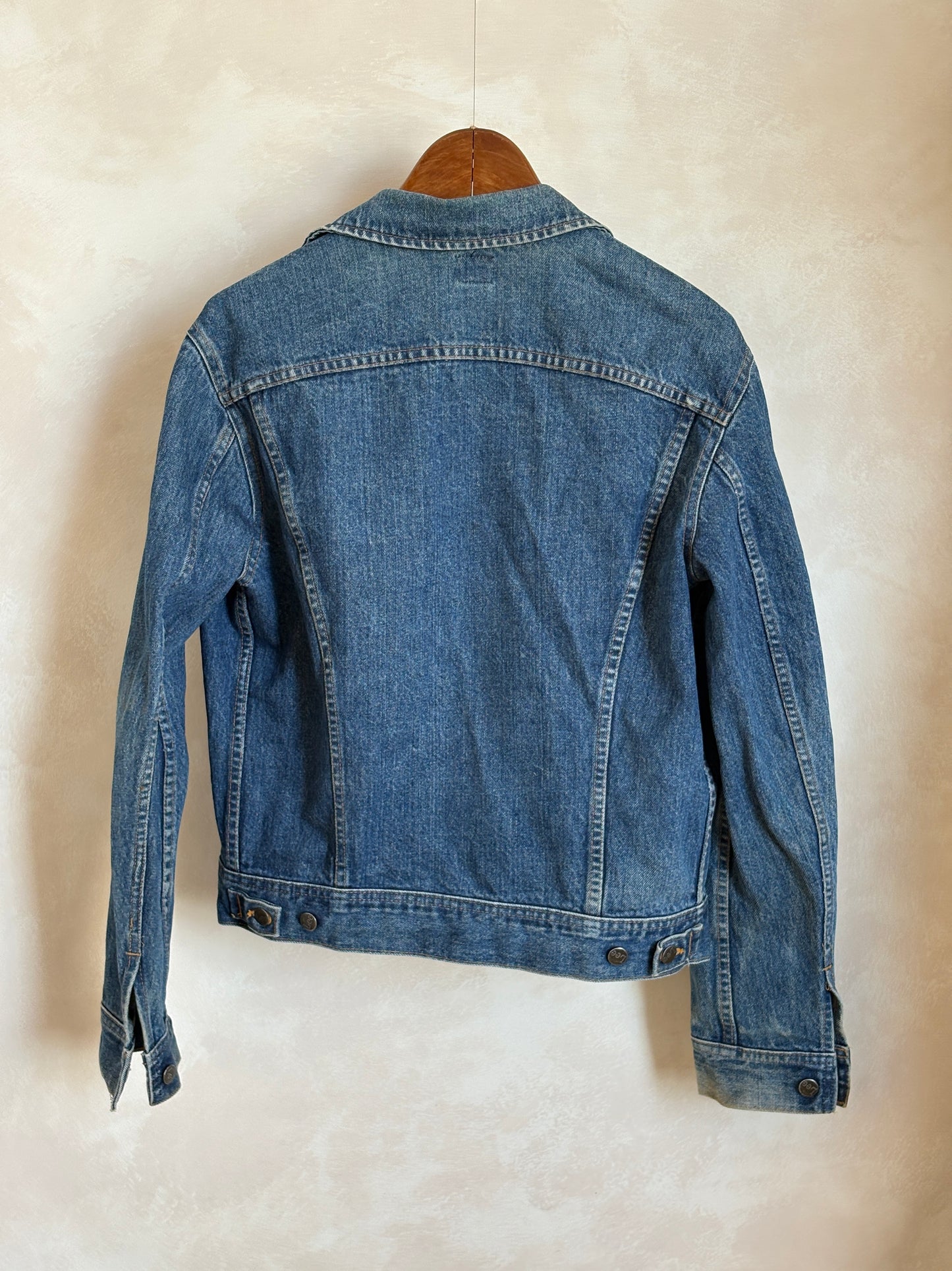 Size 40L US / 50L EU. Vintage 80s Lee Denim Jacket – 2 Chest Pockets – Made in Canada