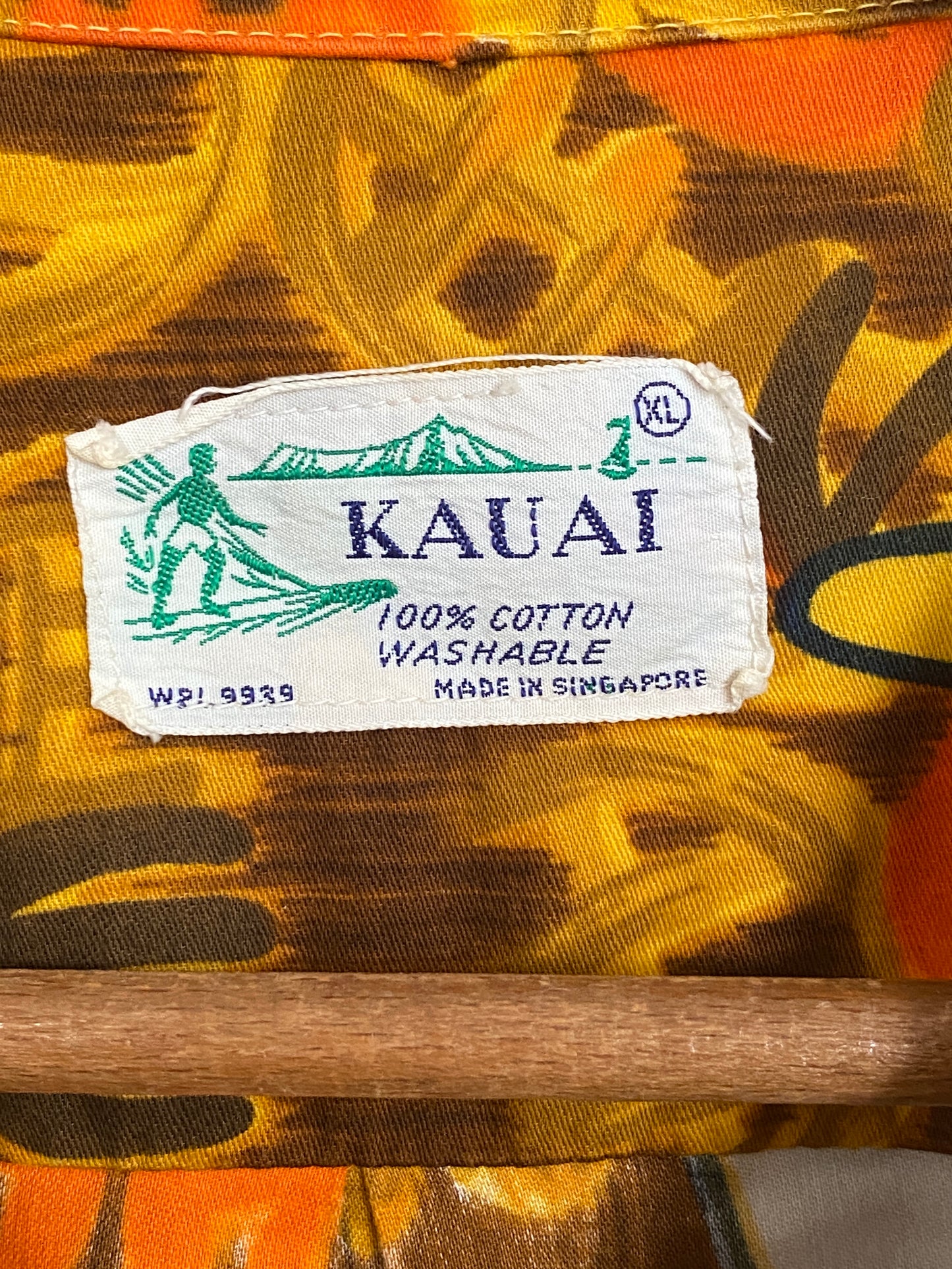 XLarge . Vintage 70s Hawaiian cotton shirt Made by Kauai