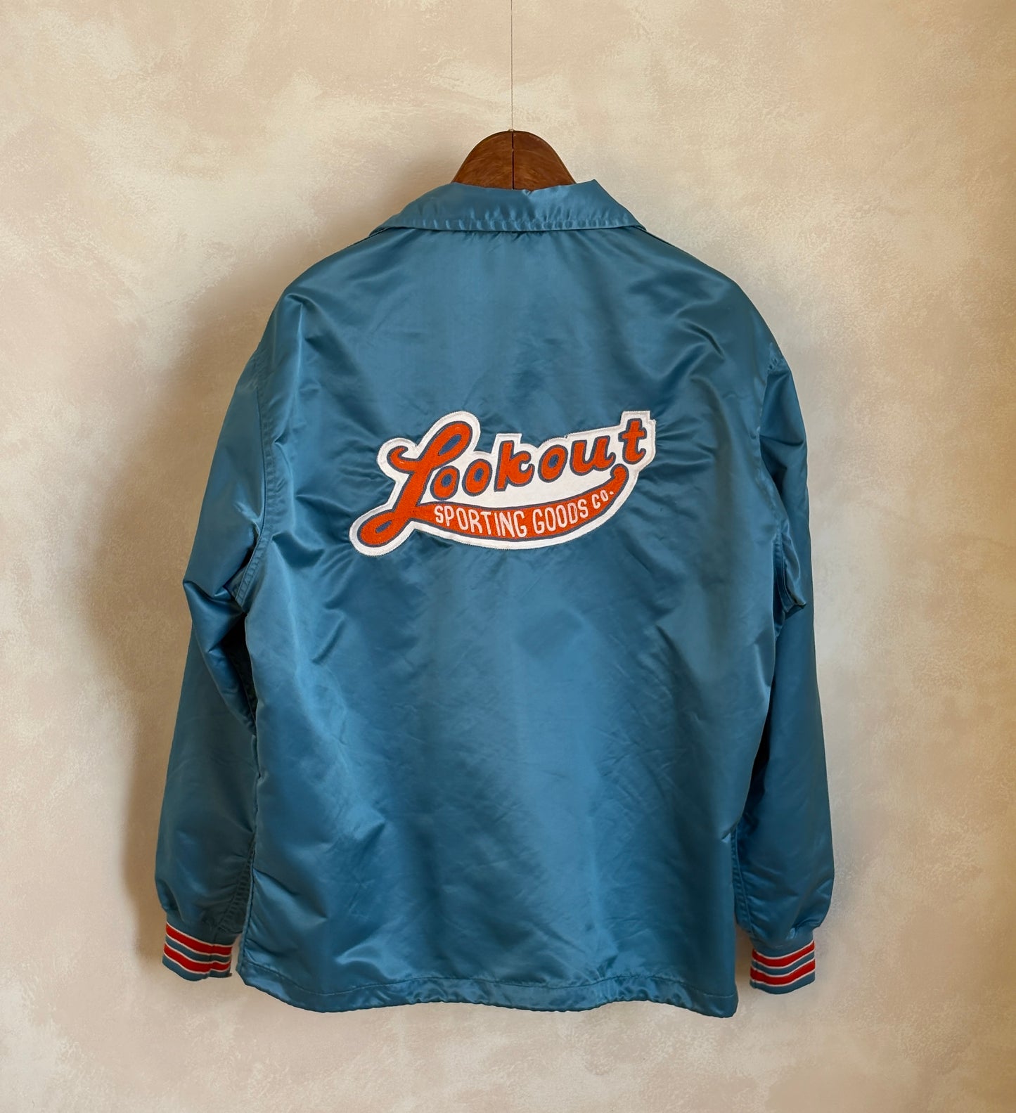 Size Large. Vintage 70s windbreaker made in USA