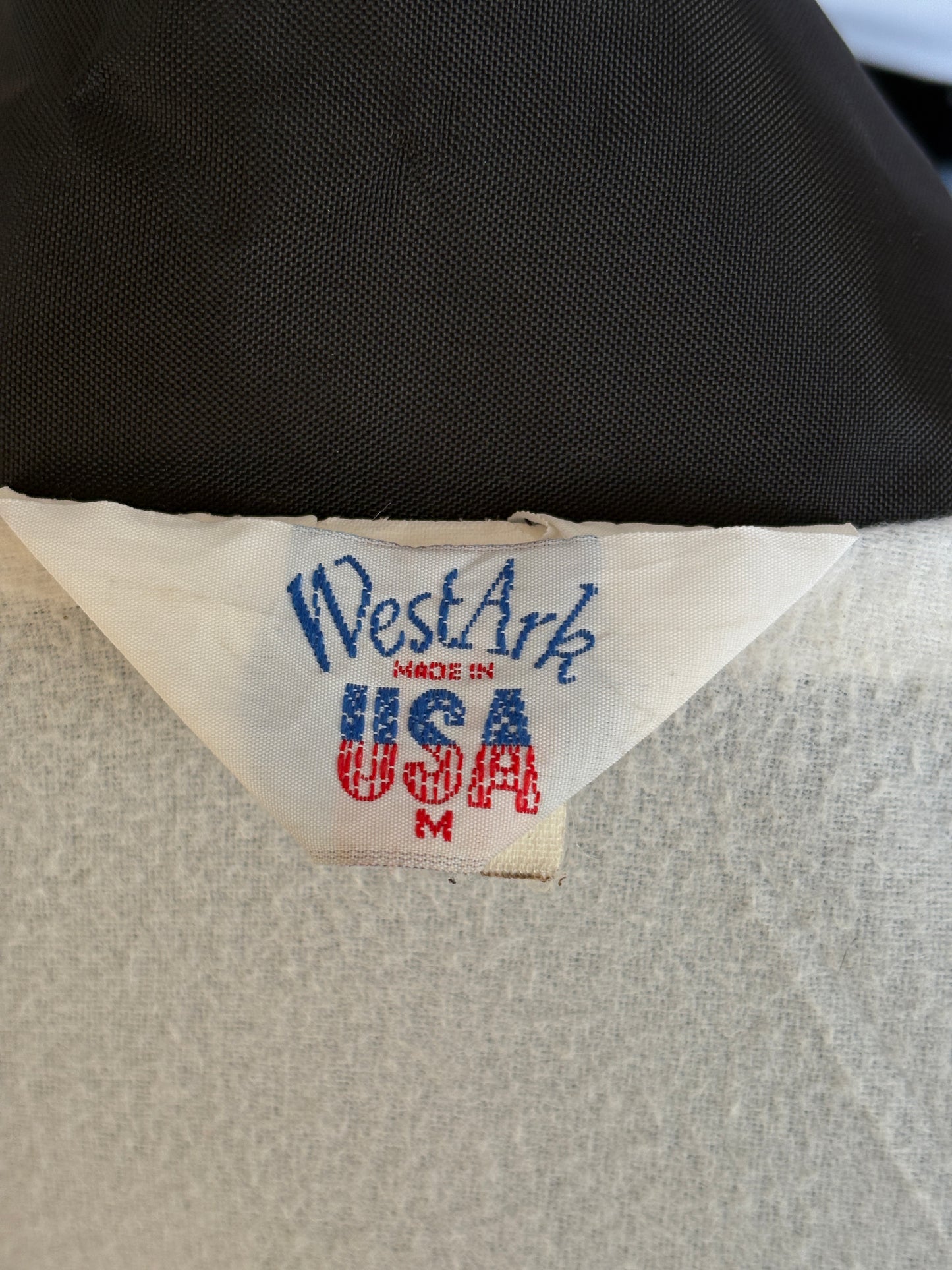 Size Med. Vintage 80s windbreaker made in USA