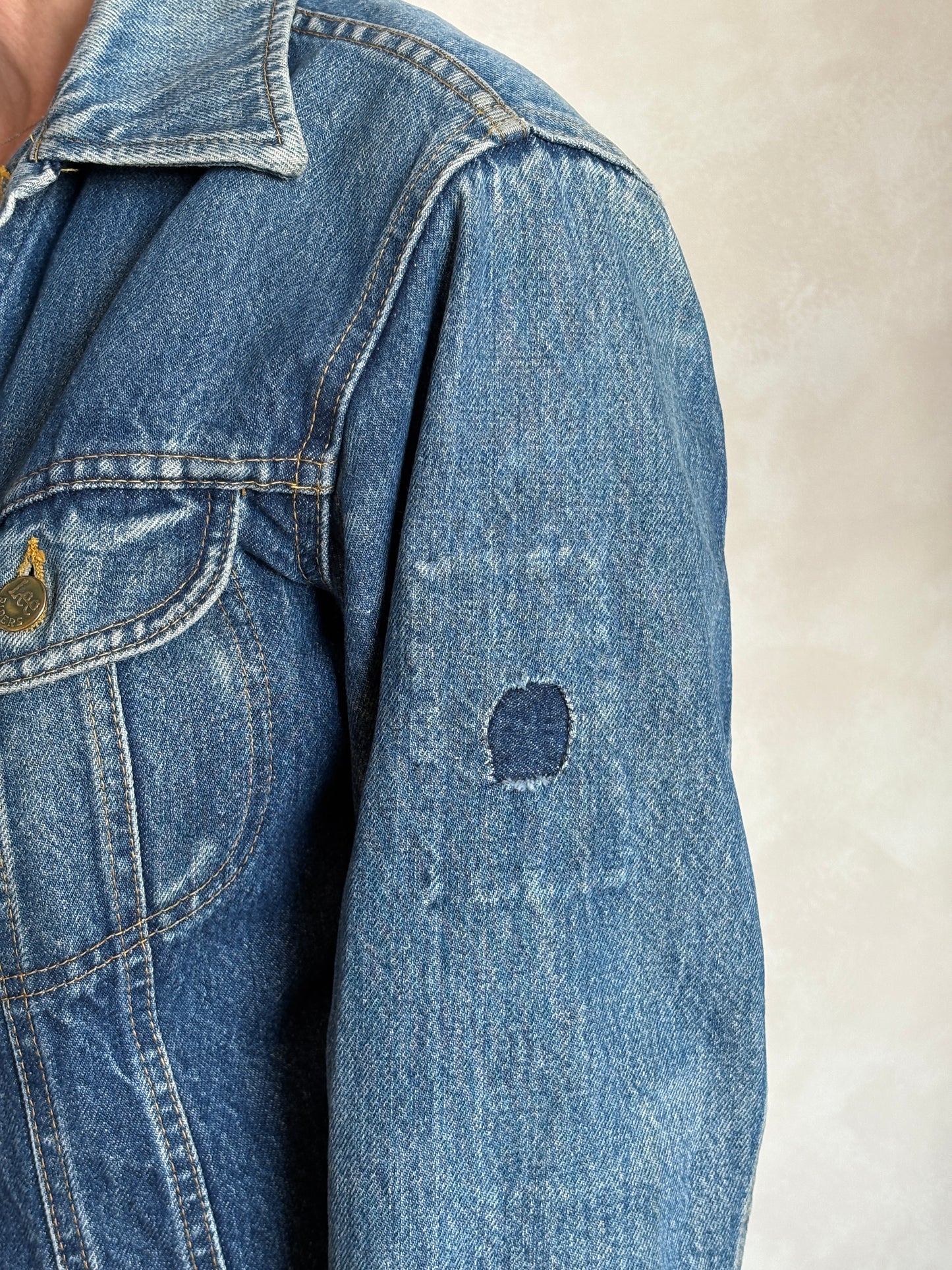 Size 34-36US / 44-46EU .  Vintage 80s Lee Denim Jacket – 2 Pockets – Made in USA
