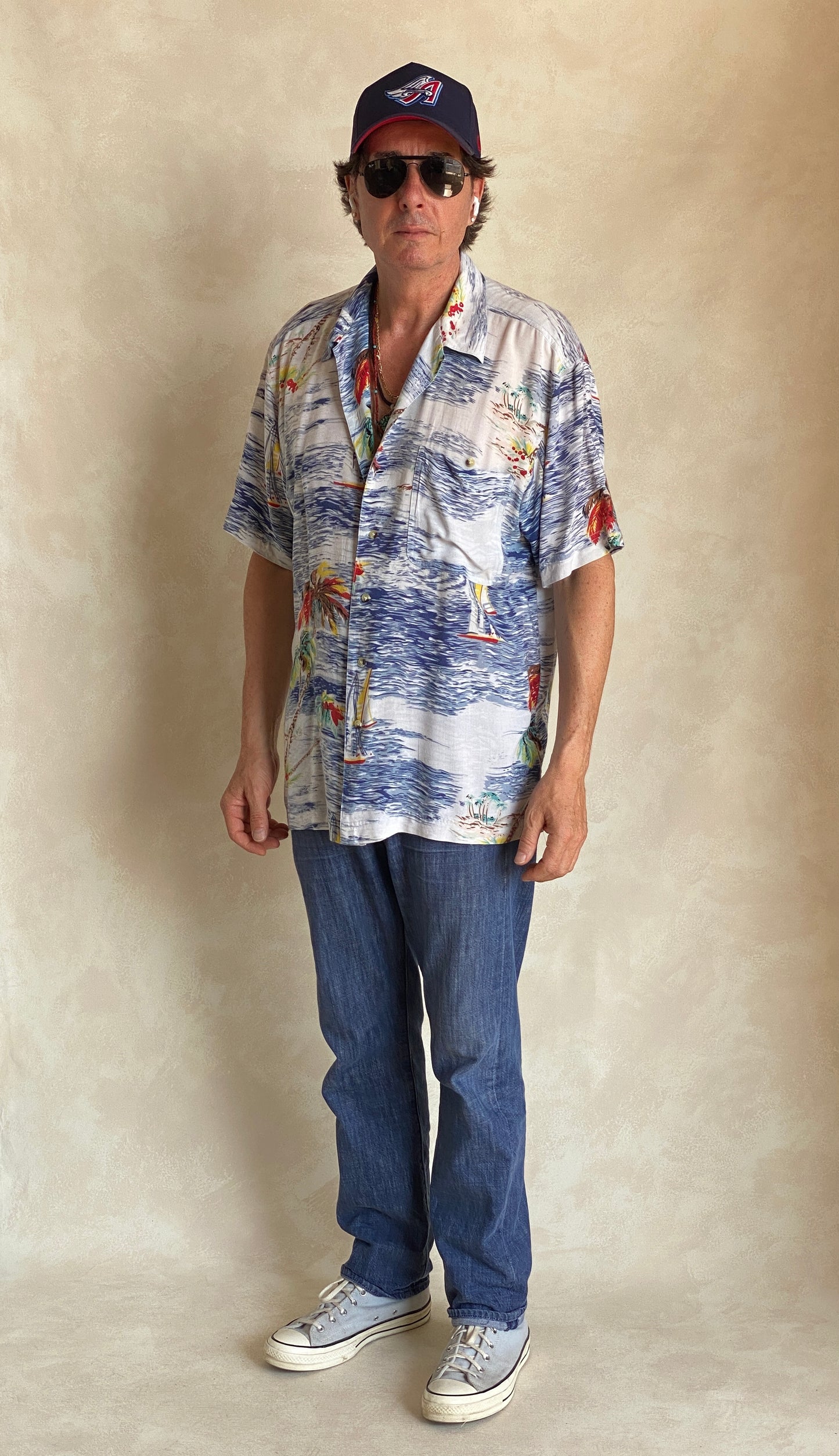 Size Medium. Vintage 90s Rayon Hawaiian shirt by Haggar