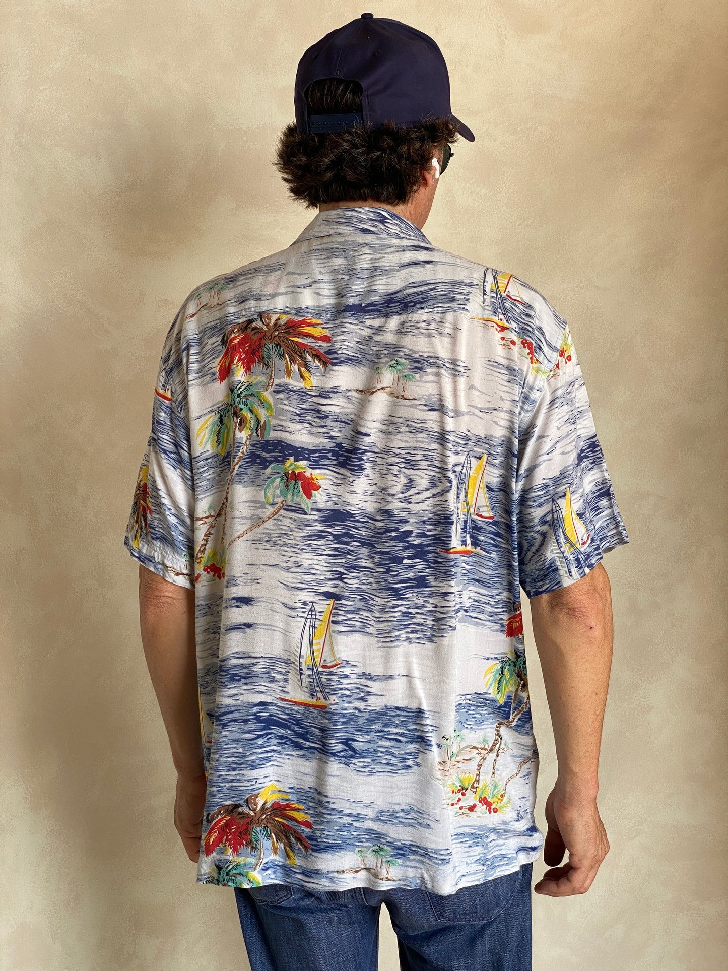 Size Medium. Vintage 90s Rayon Hawaiian shirt by Haggar