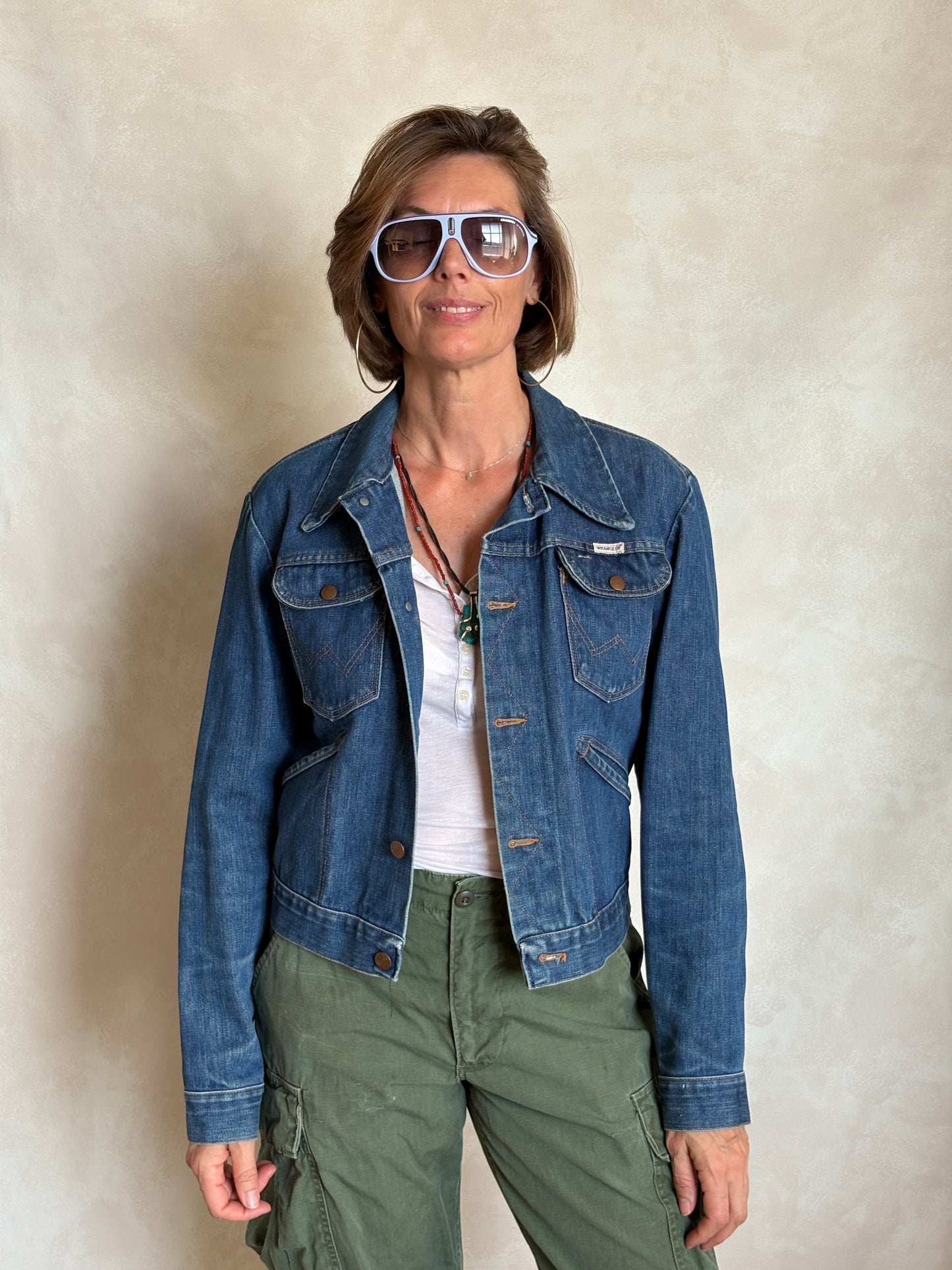 Size 34US / 44EU. Authentic 80s Wrangler denim jacket -4 pockets- Made in the USA