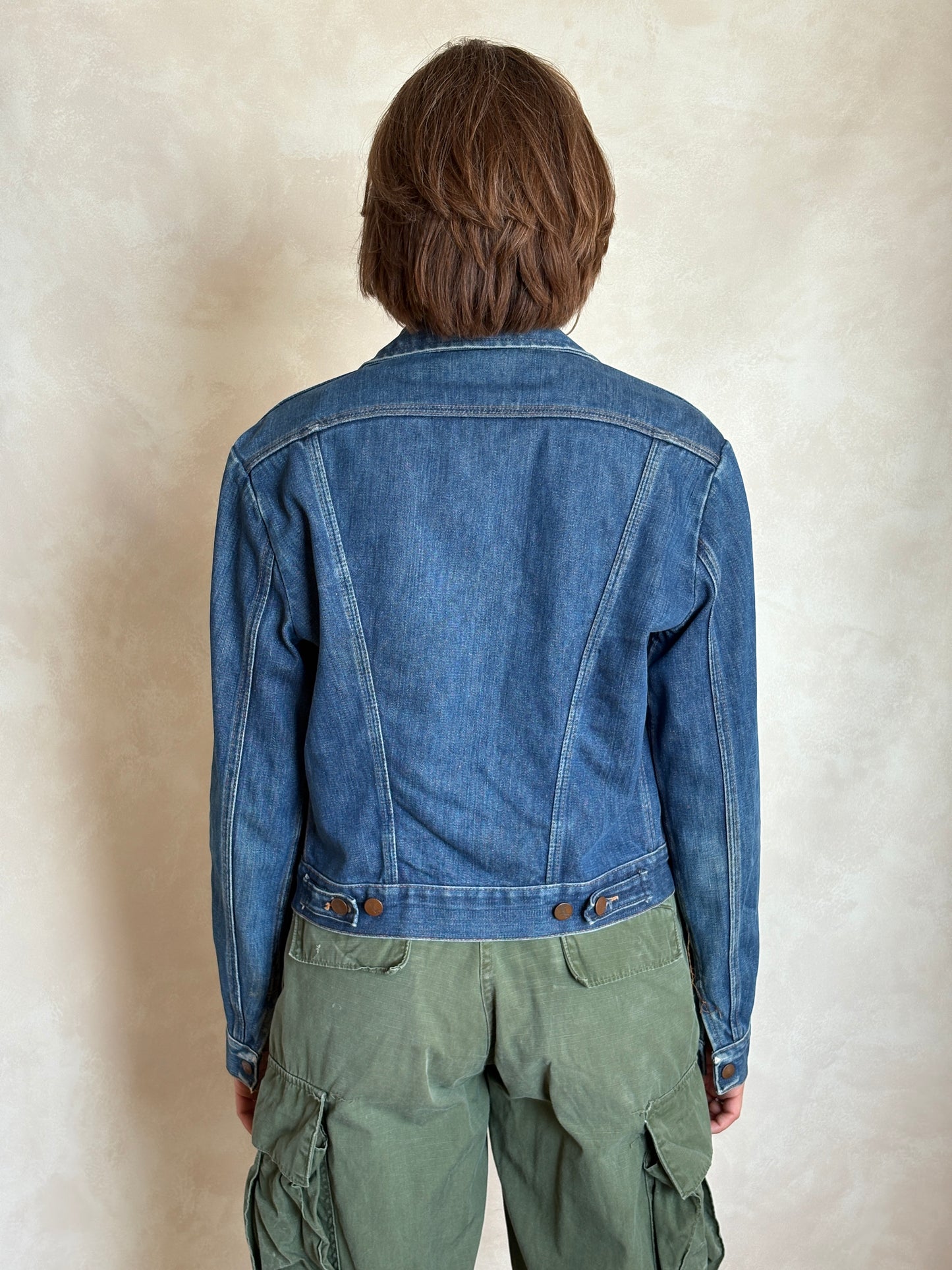 Size 34US / 44EU. Authentic 80s Wrangler denim jacket -4 pockets- Made in the USA