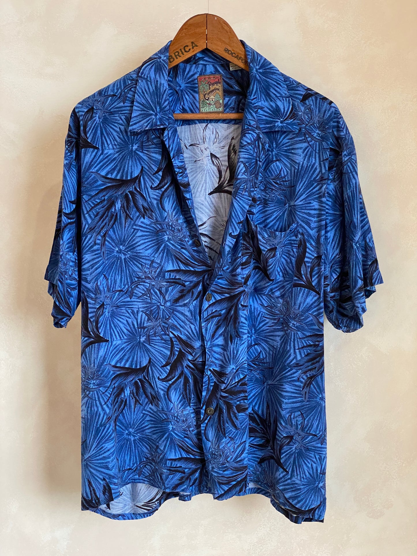 Size Large. Vintage 90s Rayon Hawaiian shirt by Pineapple Connection