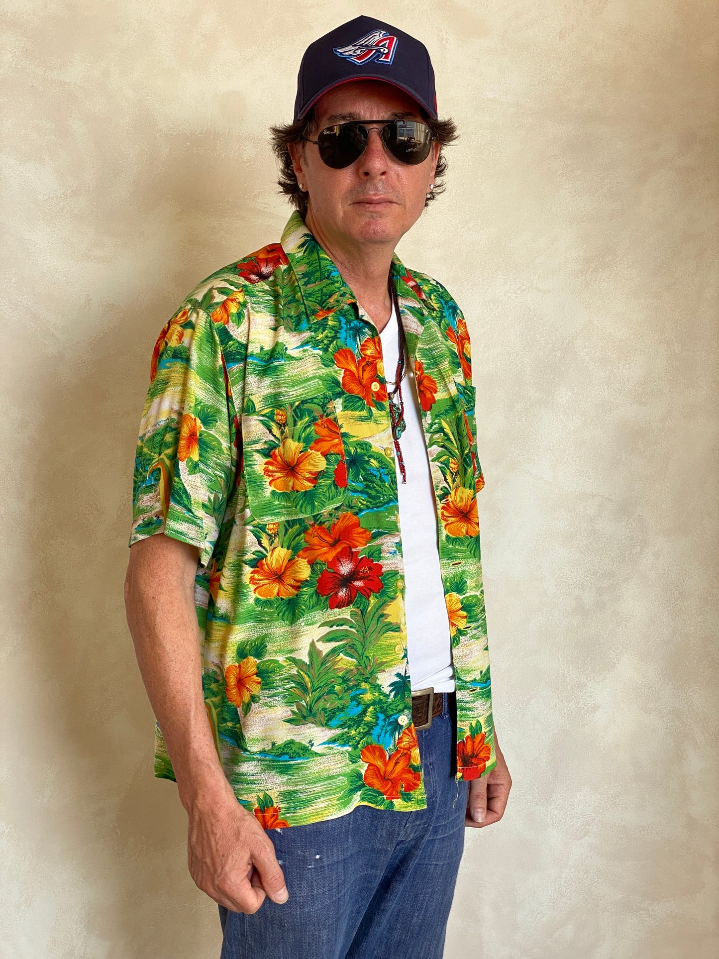 Size L. Vintage 80s Rayon Hawaiian shirt