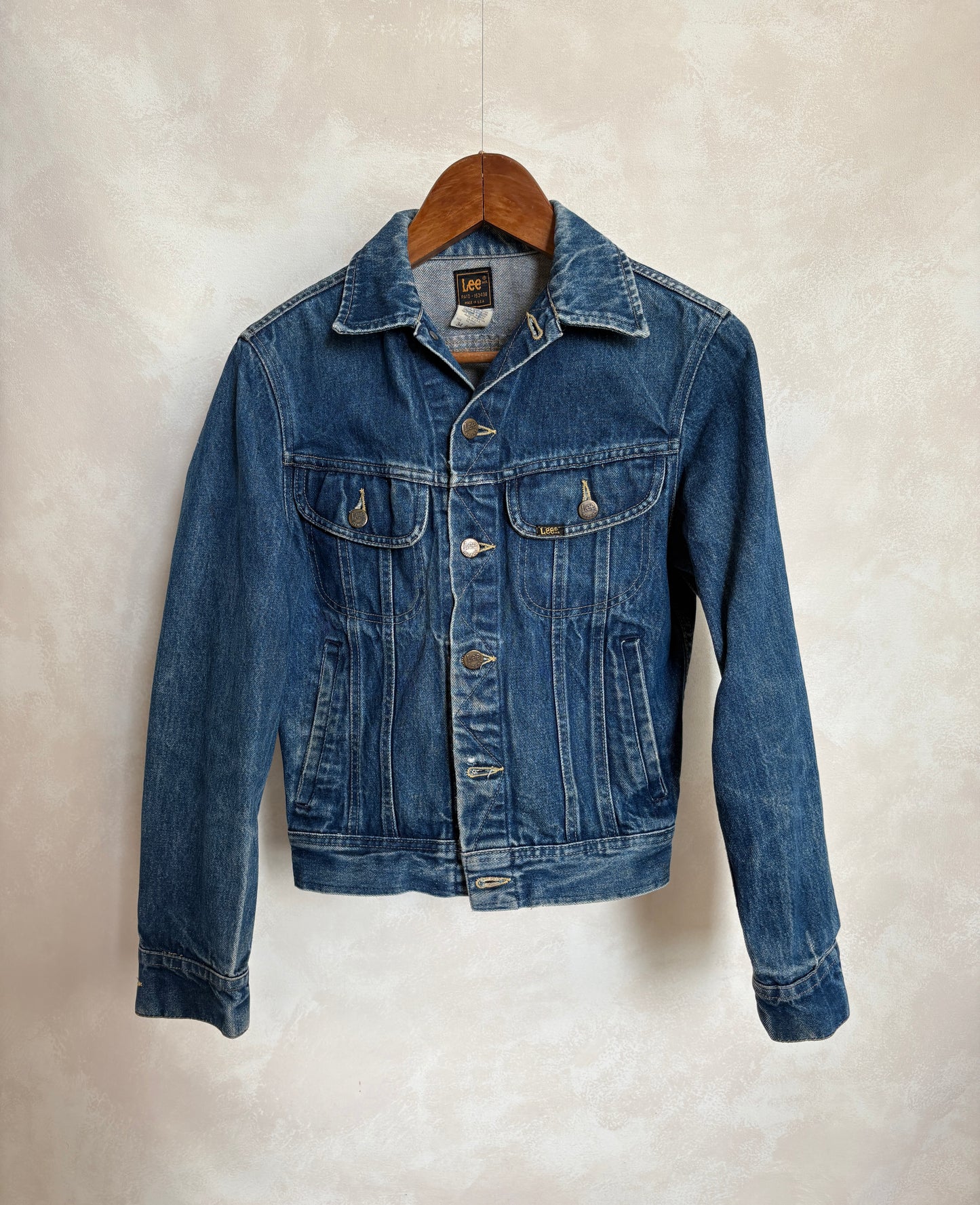 Size 34US / 44EU .Vintage 80s Lee Denim Jacket – 24Pockets – Made in USA