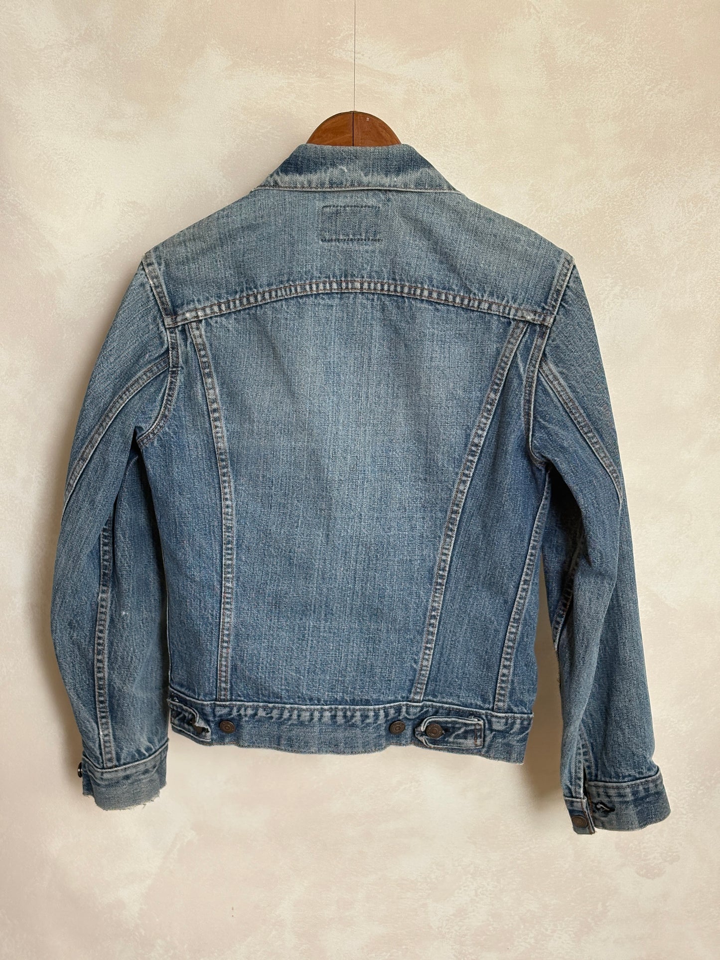 Size 36-38US / 46-48EU .Vintage 70s Levi’s Denim Jacket – 2 Pockets – Made in USA