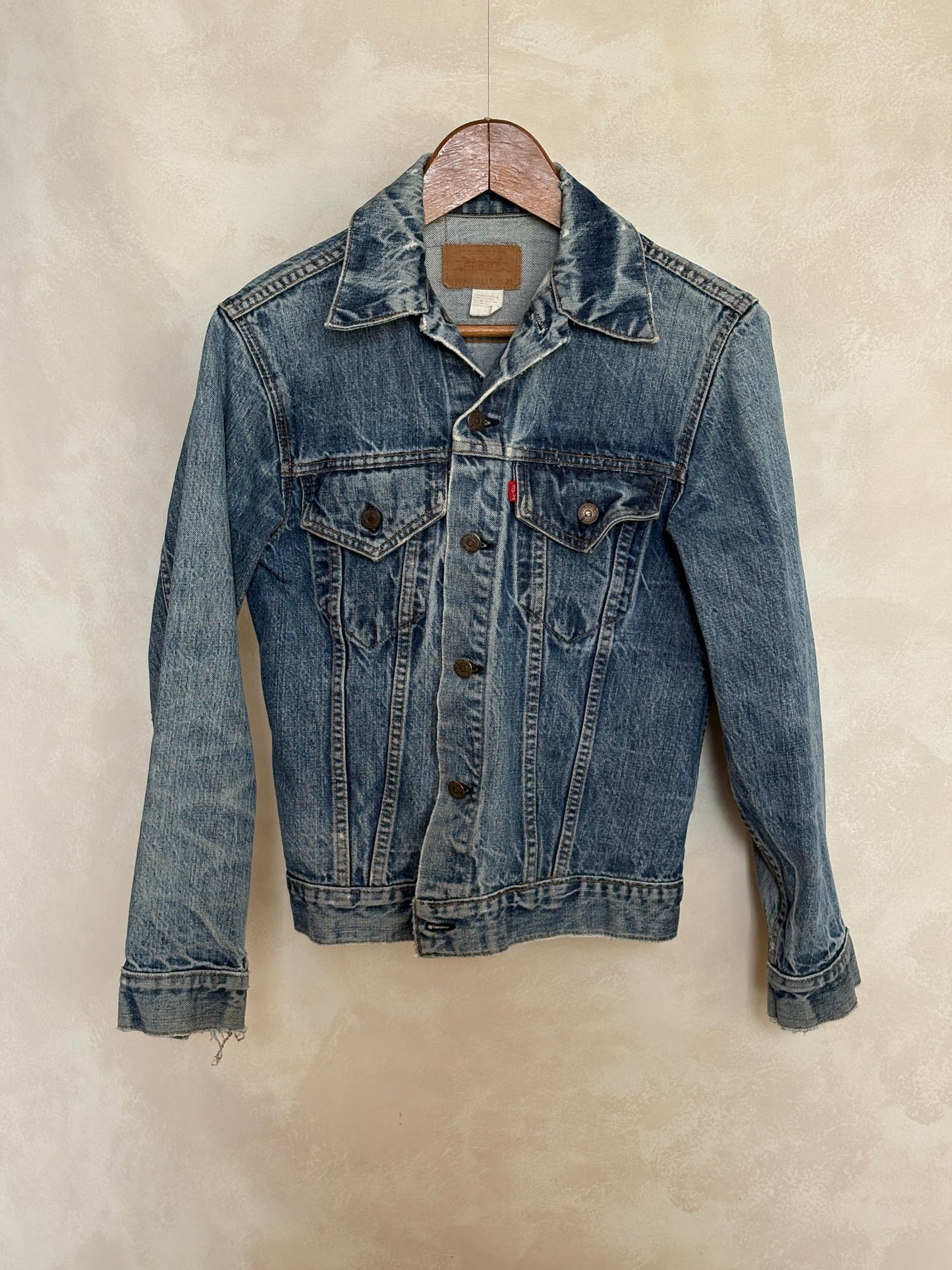 Size 36US / 46EU .Vintage 70s Levi’s Denim Jacket – 2 Pockets – Made in USA