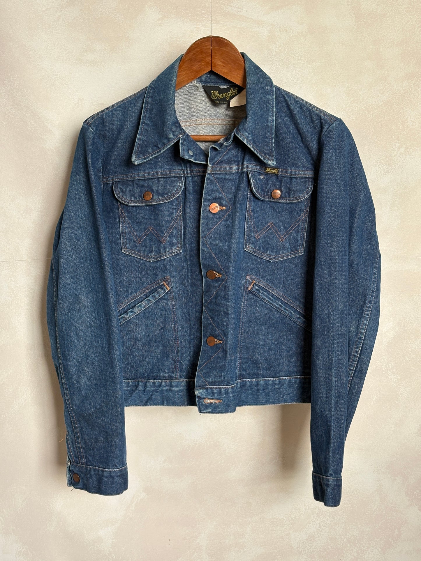 Size 36US / 46EU. Authentic 70s Wrangler denim jacket -4 pockets- Made in the USA
