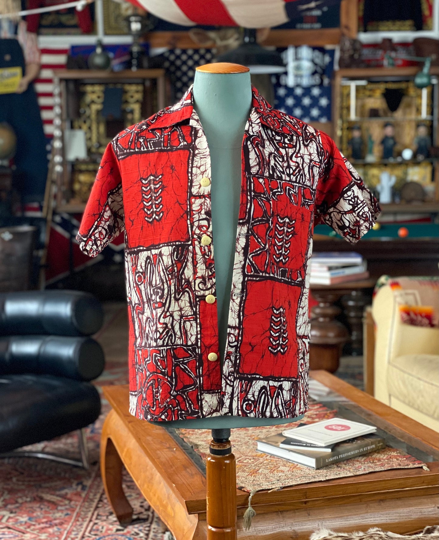 Vintage 70s Hawaiian cotton shirt made by Island Creations. Size Medium