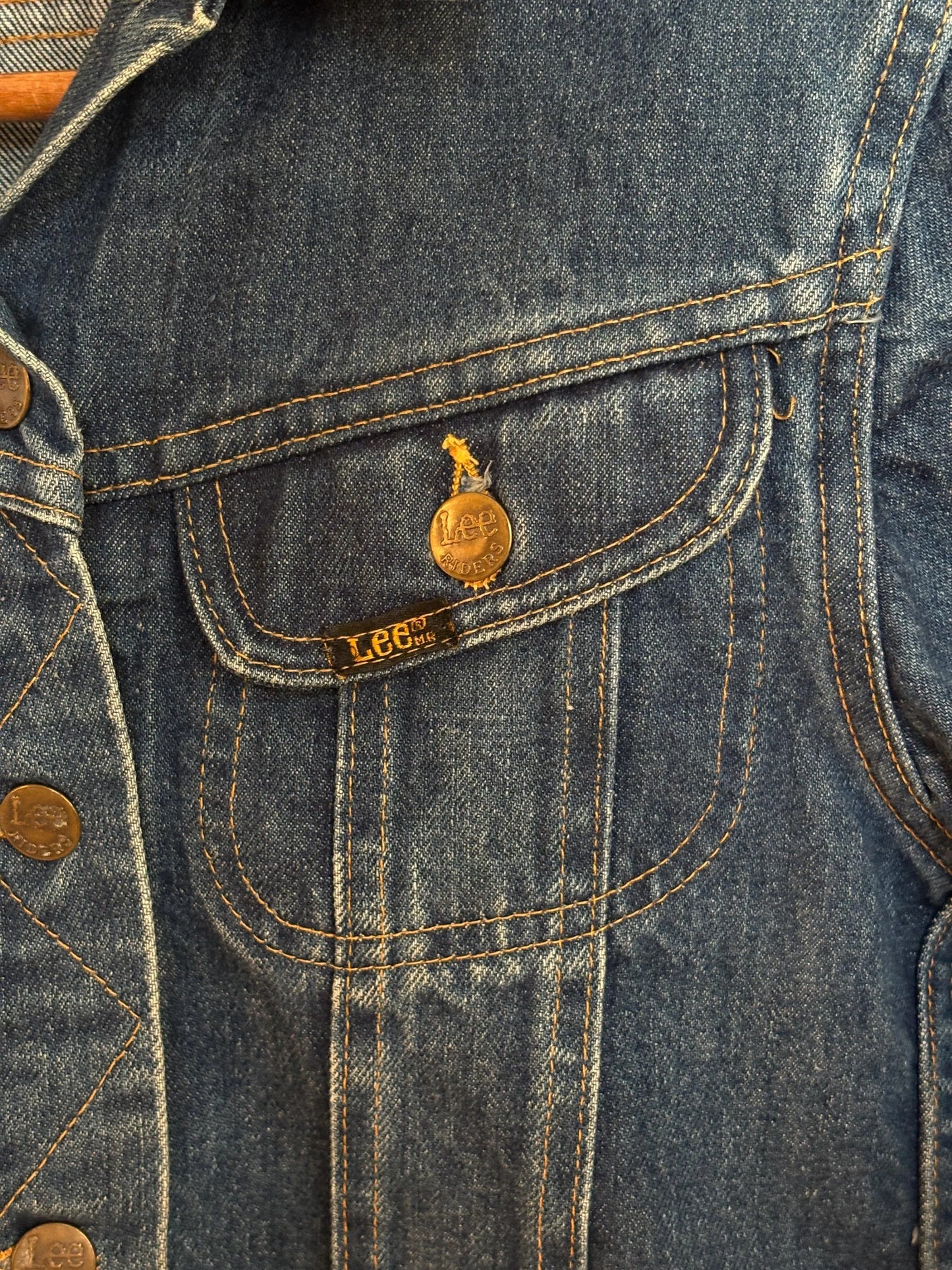 Size 5/6 USA .Vintage 70s Lee Denim Jacket – 2 Pockets – Made in USA