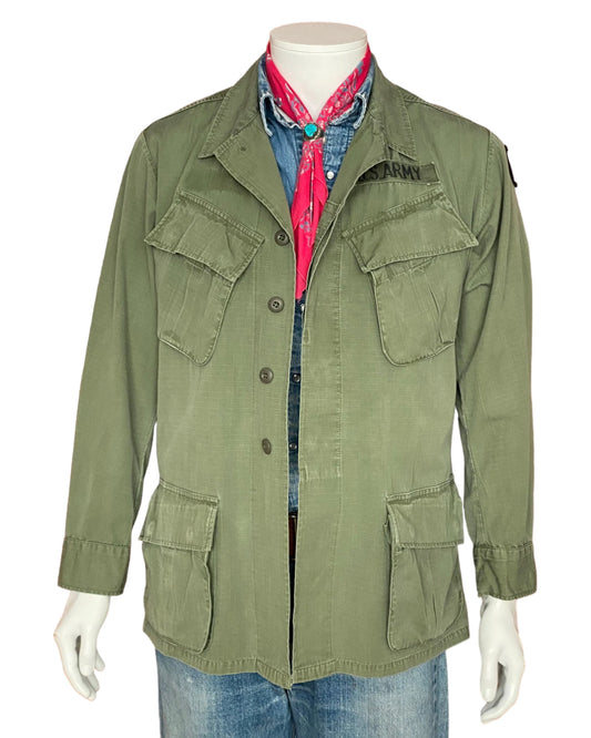 Medium Regular Authentic 1969 US Army Vintage Tropical Vietnam Jungle Jacket | Military Apparel