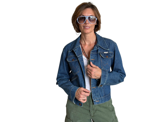 Size 34US / 44EU. Authentic 80s Wrangler denim jacket -4 pockets- Made in the USA