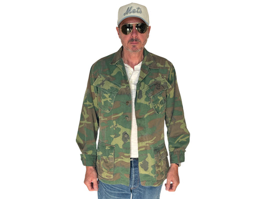 Small Reg. Authentic USMC 1969 US Army vintage Erld camouflage  Vietnam jungle jacket. Military