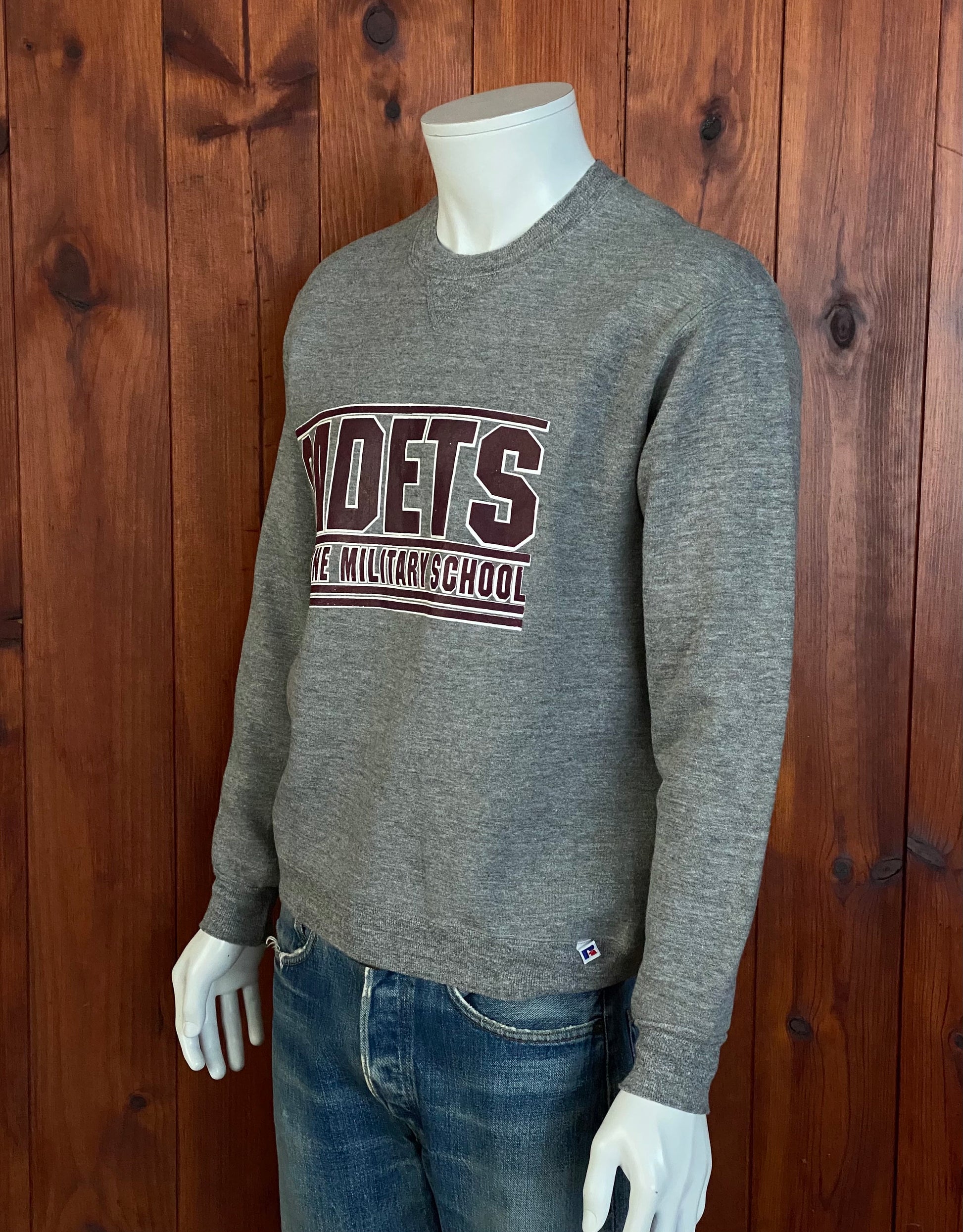 Vintage 80s sweatshirt made by Russell, size M - Retro style with American craftsmanship.