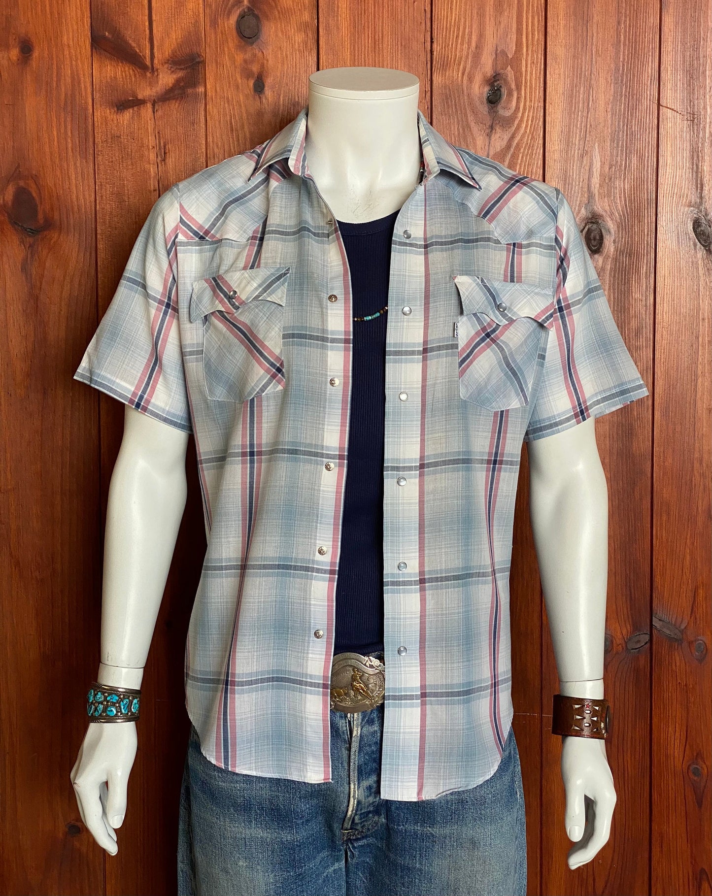 Size M. Vintage plaid 80s western shirt made by LEVIS