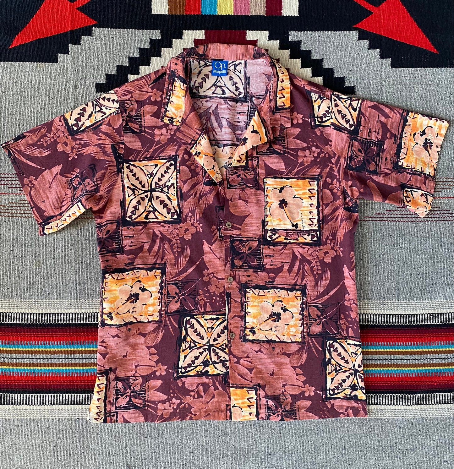 Size M. Vintage 80s Hawaiian cotton shirt made by Ocean Pacific