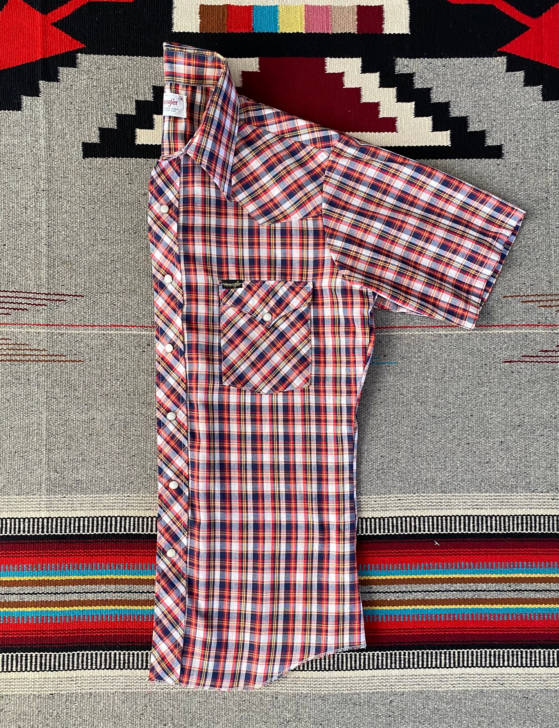 Vintage Wrangler 70s plaid western shirt made in the USA, size medium - Classic Western style with retro charm and authentic craftsmanship.