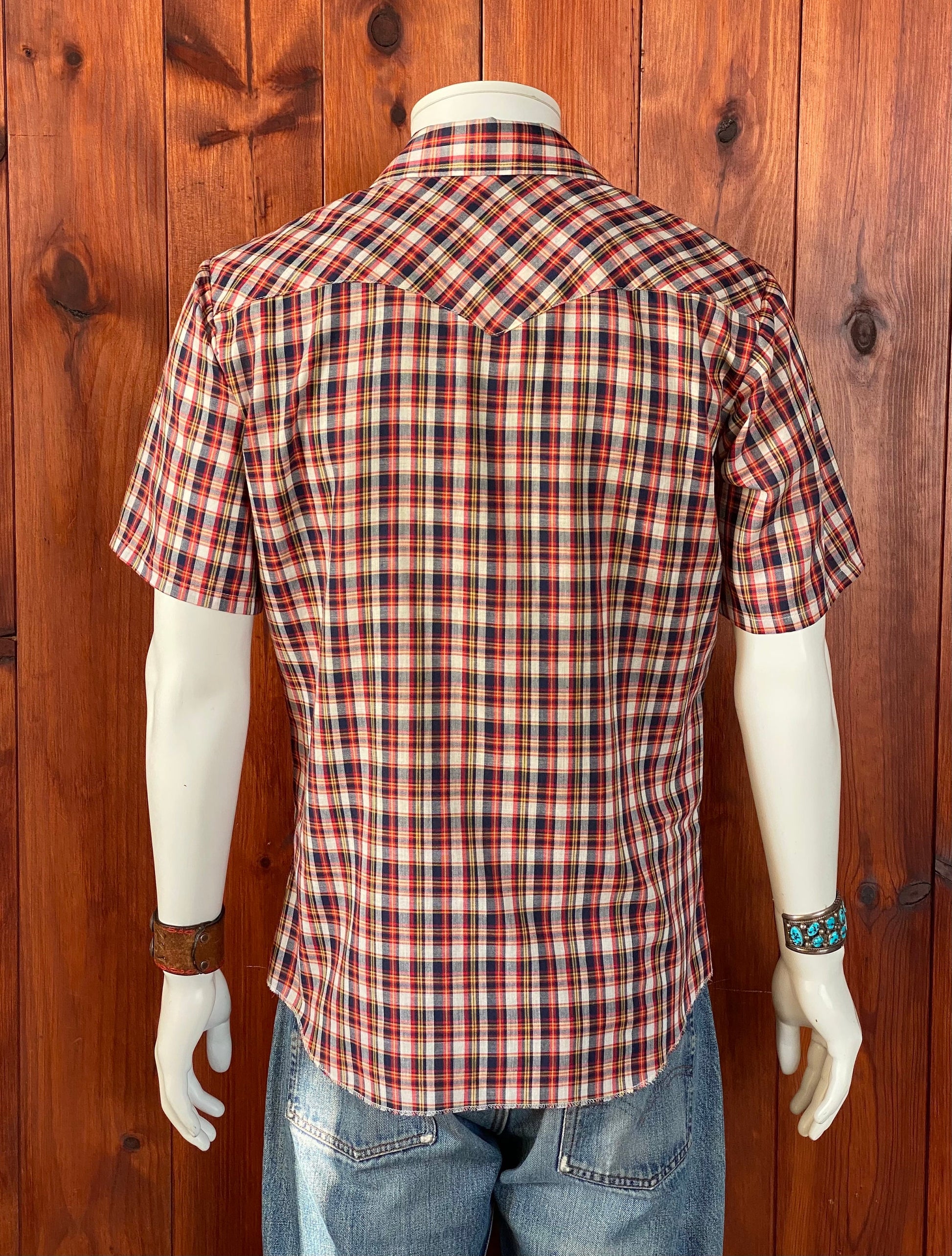 Vintage Wrangler 70s plaid western shirt made in the USA, size medium - Classic Western style with retro charm and authentic craftsmanship.
