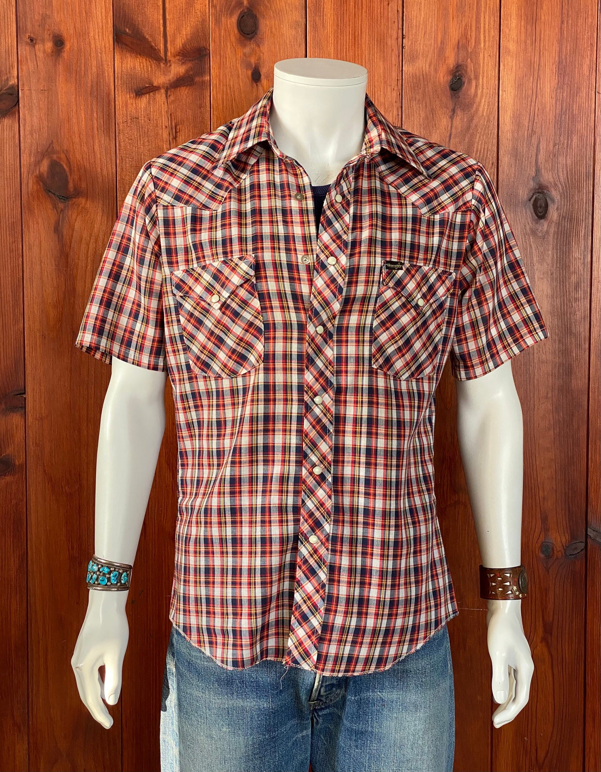 Vintage Wrangler 70s plaid western shirt made in the USA, size medium - Classic Western style with retro charm and authentic craftsmanship.