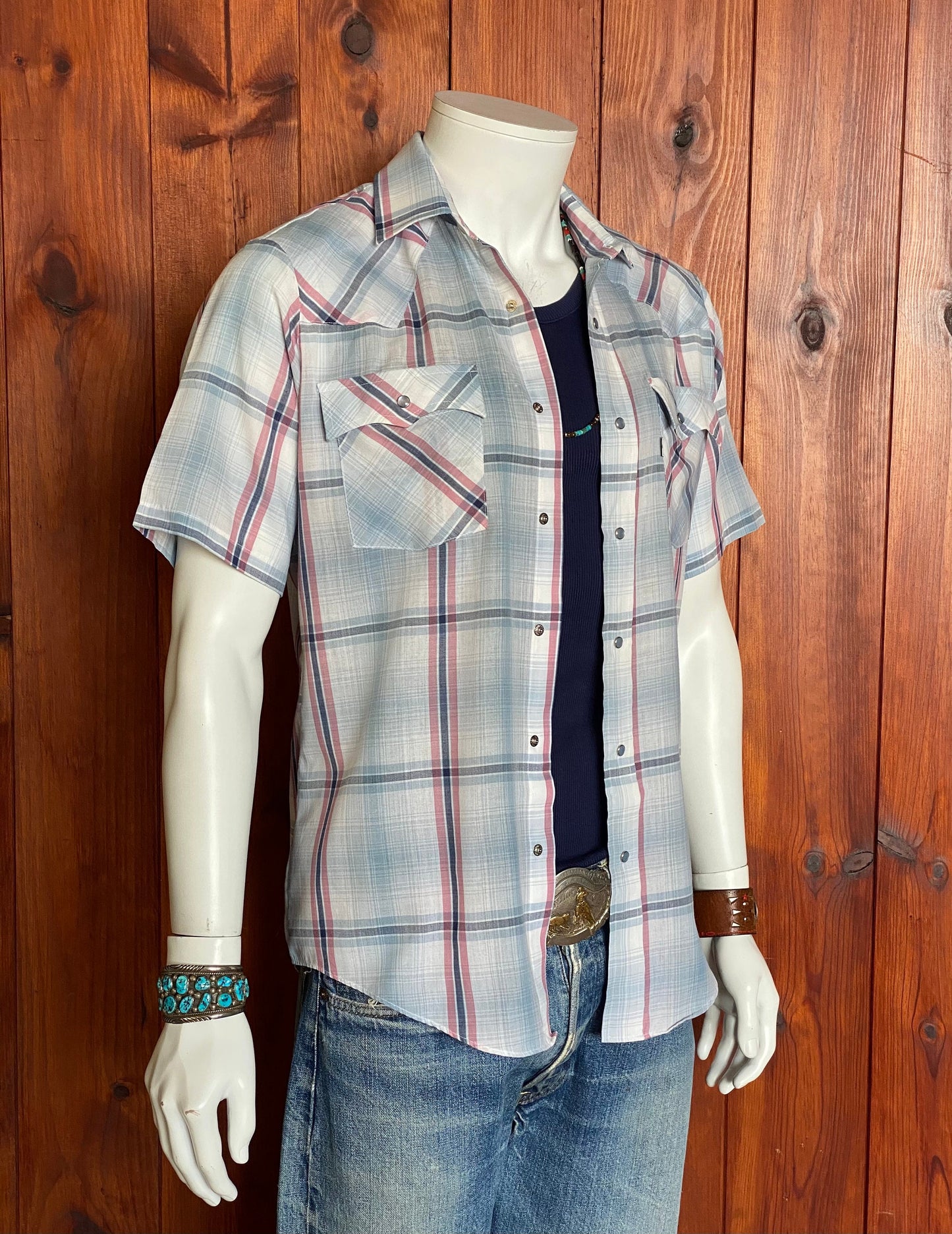 Size M. Vintage plaid 80s western shirt made by LEVIS