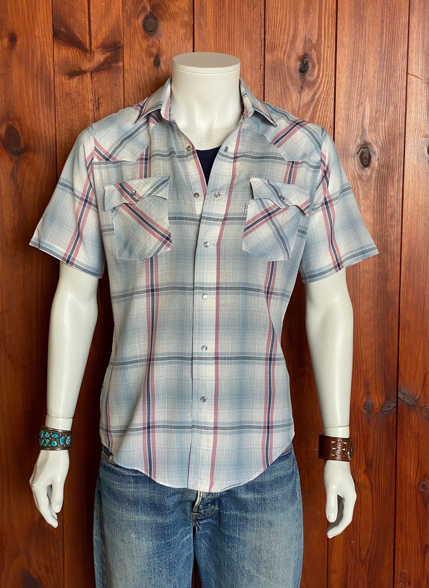 Size M. Vintage plaid 80s western shirt made by LEVIS