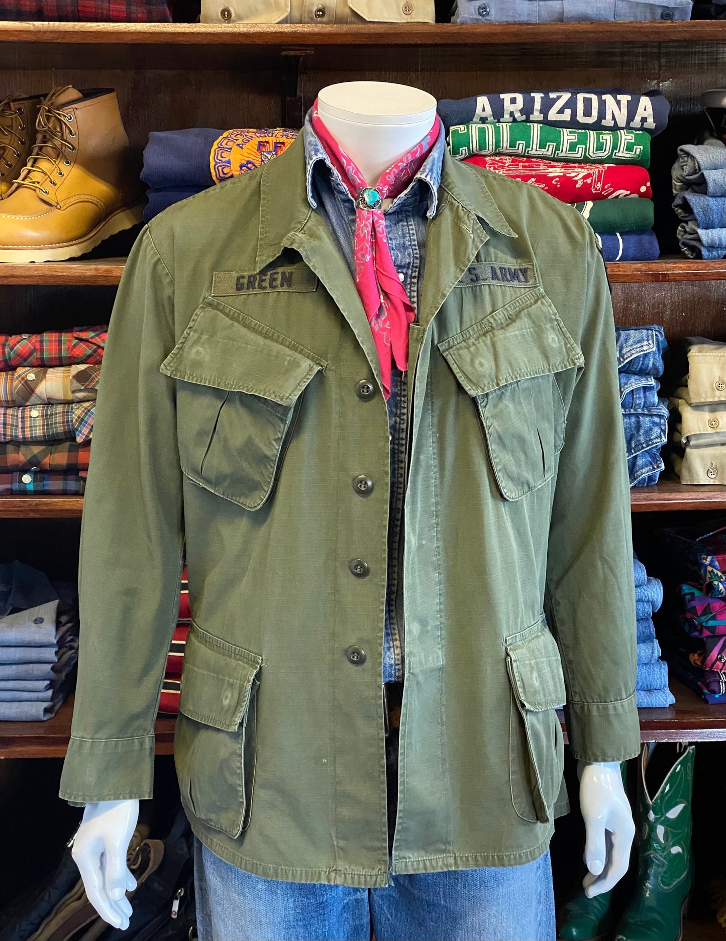 Med Short. Authentic 1970 US Army Vintage Vietnam  jungle jacket..