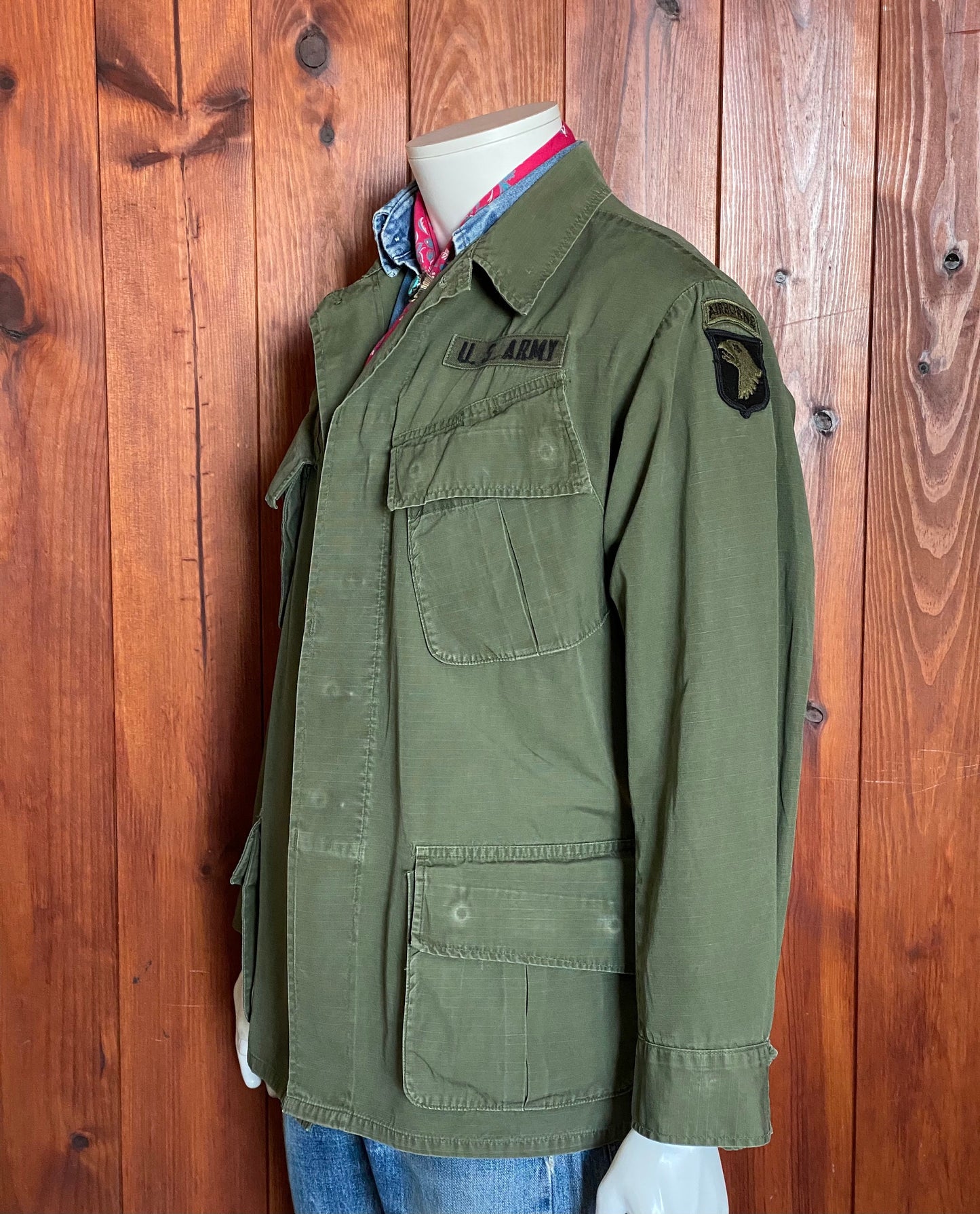 Med Short. Authentic 1970 US Army Vintage Vietnam  jungle jacket..